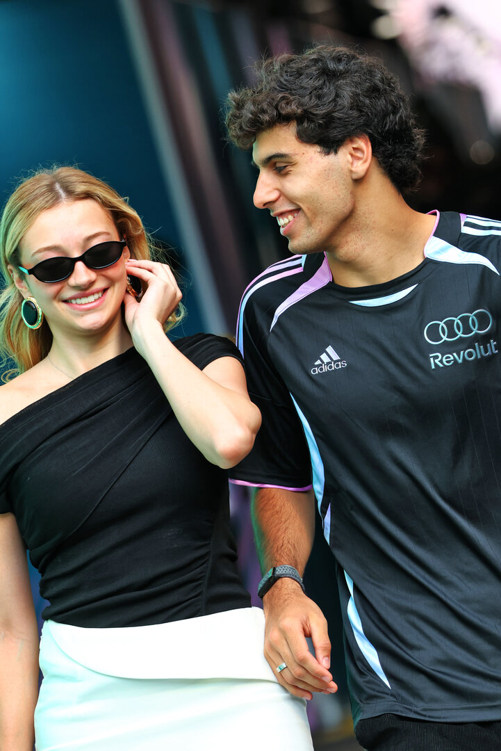 GP MIAMI, (L to R): Isabella Bernardini (BRA) with her boyfriend Gabriel Bortoleto (BRA) Audi F1 Team.
02.05.2026. Formula 1 World Championship, Rd 4, Miami Grand Prix, Miami, Florida, USA, Sprint e Qualifiche Day.
- www.xpbimages.com, EMail: requests@xpbimages.com © Copyright: Bearne / XPB Images