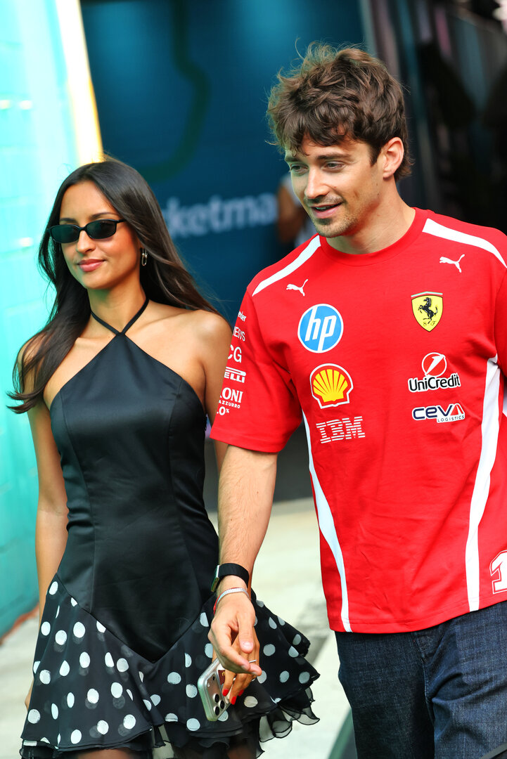 GP MIAMI, Charles Leclerc (MON) Ferrari with sua moglie Alexandra Leclerc (ITA).
02.05.2026. Formula 1 World Championship, Rd 4, Miami Grand Prix, Miami, Florida, USA, Sprint e Qualifiche Day.
- www.xpbimages.com, EMail: requests@xpbimages.com © Copyright: Bearne / XPB Images