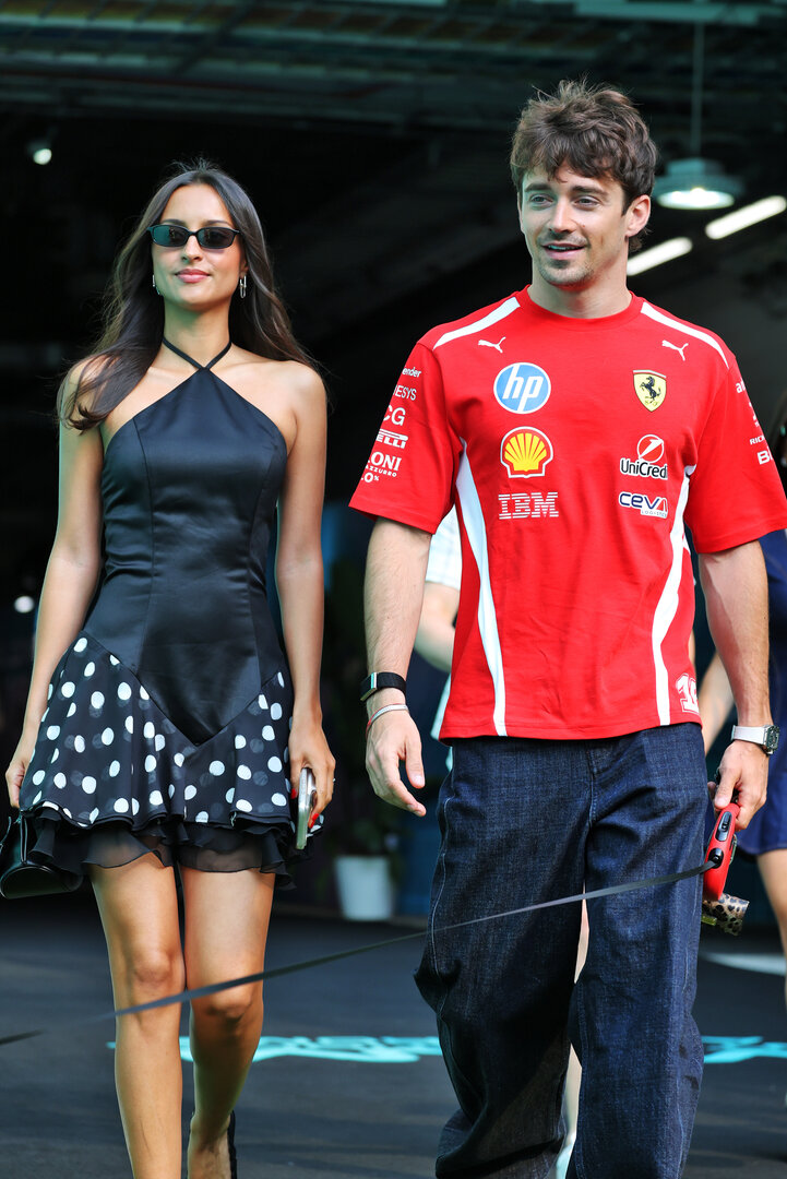 GP MIAMI, (L to R): Alexandra Leclerc (ITA) with her husband Charles Leclerc (MON) Ferrari.
02.05.2026. Formula 1 World Championship, Rd 4, Miami Grand Prix, Miami, Florida, USA, Sprint e Qualifiche Day.
- www.xpbimages.com, EMail: requests@xpbimages.com © Copyright: Moy / XPB Images