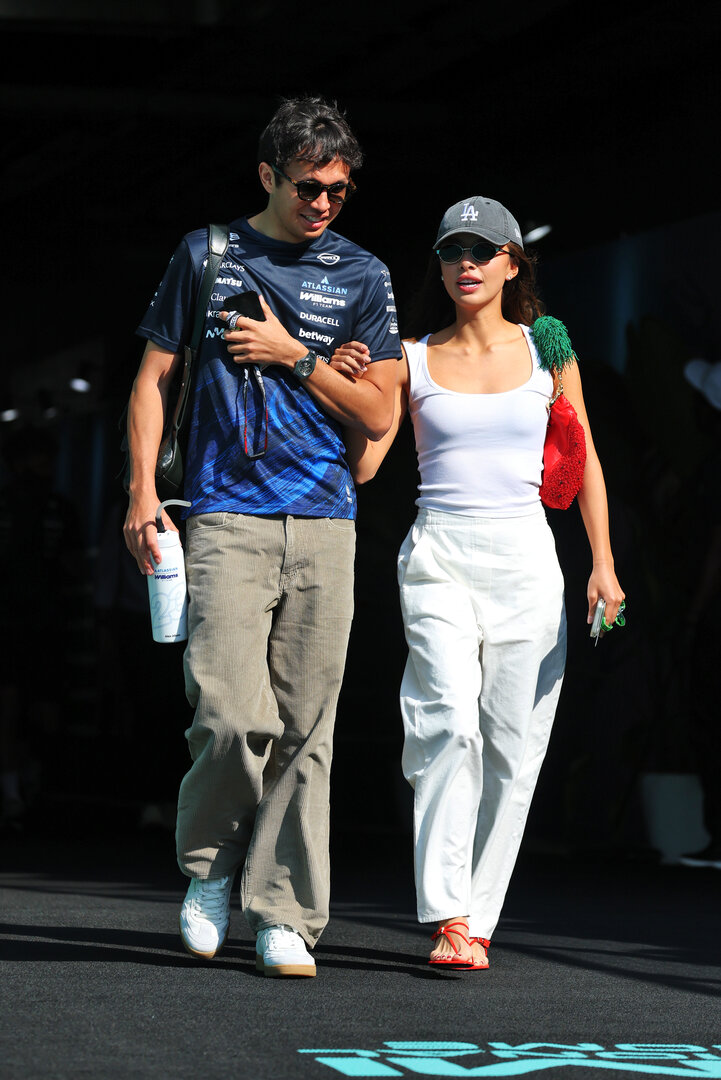 GP MIAMI, (L to R): Alexander Albon (THA) Williams F1 Team with Domenica Muni Lily He (CHN) Professional Golfer.
02.05.2026. Formula 1 World Championship, Rd 4, Miami Grand Prix, Miami, Florida, USA, Sprint e Qualifiche Day.
- www.xpbimages.com, EMail: requests@xpbimages.com © Copyright: Moy / XPB Images