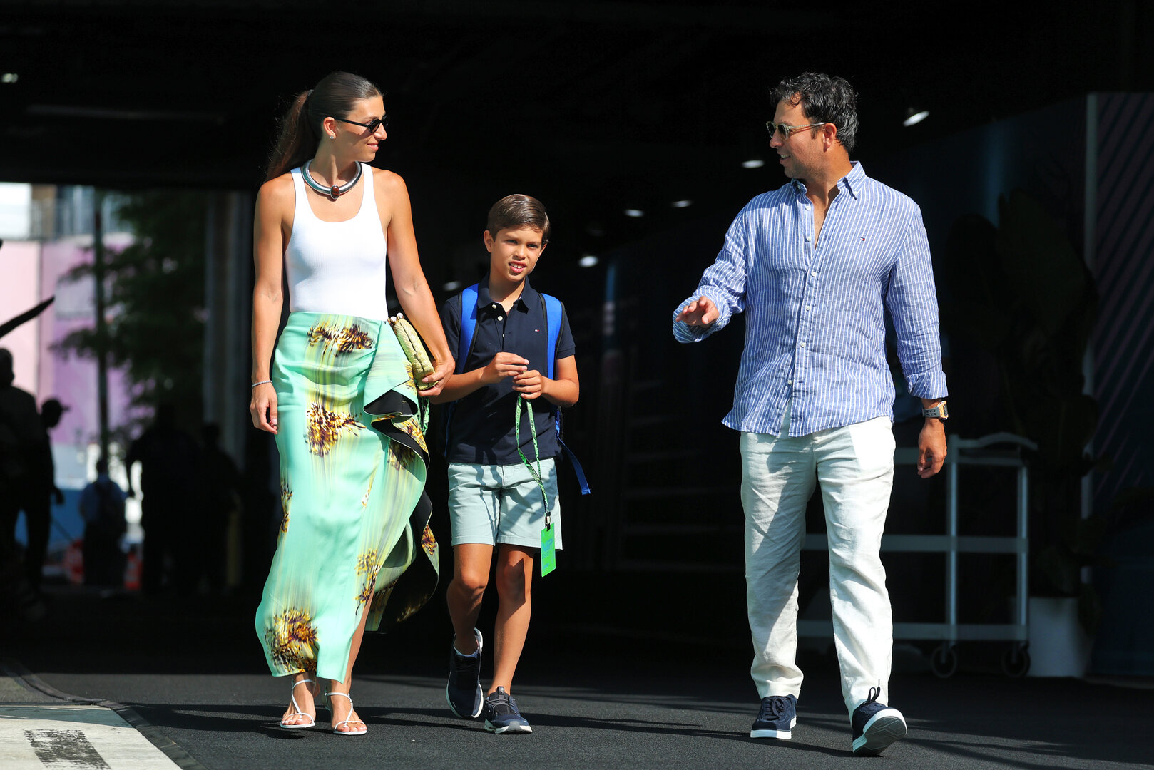 GP MIAMI, Sergio Perez (MEX) Cadillac Formula 1 Team (Right) with sua moglie Carola Martinez (MEX) (Left) e son Sergio Perez Jnr (MEX).
02.05.2026. Formula 1 World Championship, Rd 4, Miami Grand Prix, Miami, Florida, USA, Sprint e Qualifiche Day.
- www.xpbimages.com, EMail: requests@xpbimages.com © Copyright: Moy / XPB Images