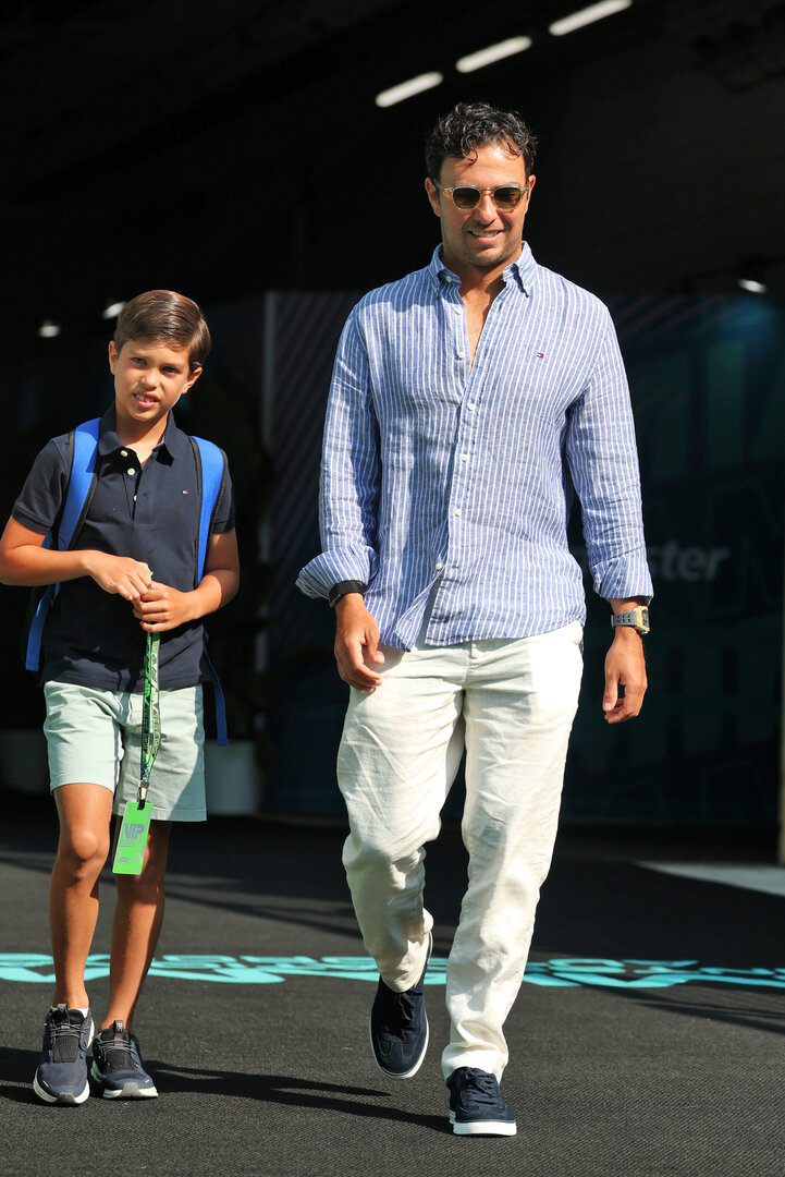 GP MIAMI, Sergio Perez (MEX) Cadillac Formula 1 Team (Right) with his son Sergio Perez Jnr (MEX).
02.05.2026. Formula 1 World Championship, Rd 4, Miami Grand Prix, Miami, Florida, USA, Sprint e Qualifiche Day.
- www.xpbimages.com, EMail: requests@xpbimages.com © Copyright: Moy / XPB Images