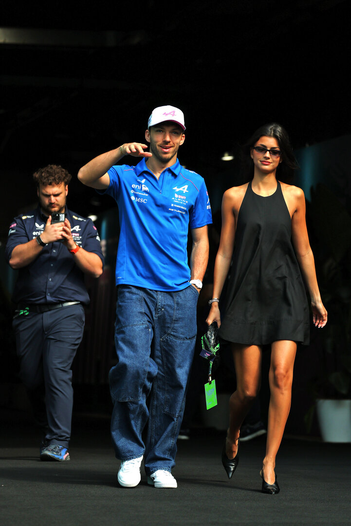 GP MIAMI, (L to R): Pierre Gasly (FRA) Alpine F1 Team with Domenica Kika Cerqueira Gomes (POR).
02.05.2026. Formula 1 World Championship, Rd 4, Miami Grand Prix, Miami, Florida, USA, Sprint e Qualifiche Day.
- www.xpbimages.com, EMail: requests@xpbimages.com © Copyright: Moy / XPB Images