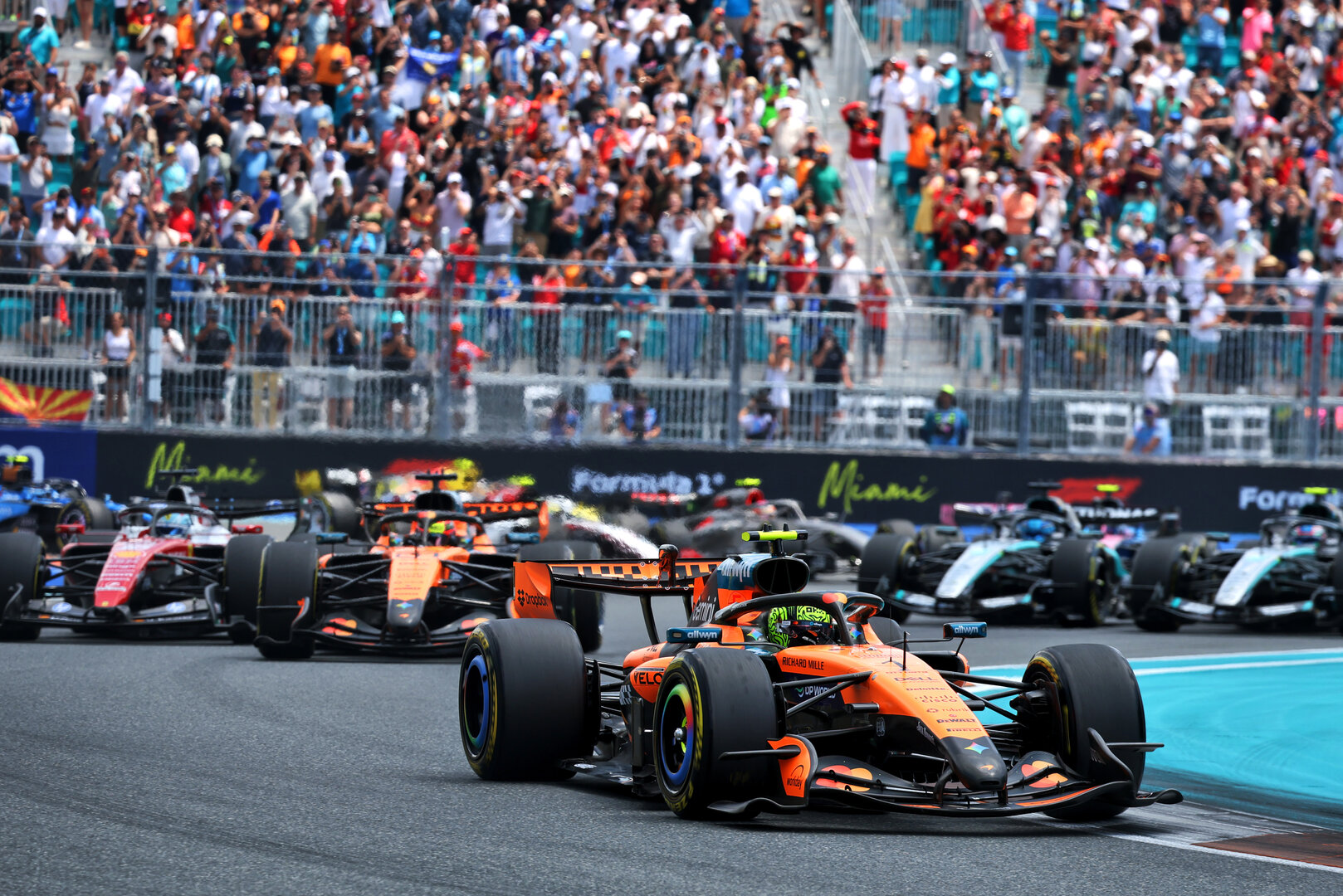 GP MIAMI, Lando Norris (GBR) McLaren F1 Team MCL40 davanti a at the partenza of Sprint.
02.05.2026. Formula 1 World Championship, Rd 4, Miami Grand Prix, Miami, Florida, USA, Sprint e Qualifiche Day.
- www.xpbimages.com, EMail: requests@xpbimages.com © Copyright: Charniaux / XPB Images