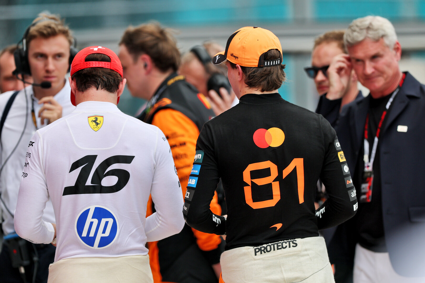 GP MIAMI, (L to R): Charles Leclerc (MON) Ferrari with Oscar Piastri (AUS) McLaren F1 Team.
02.05.2026. Formula 1 World Championship, Rd 4, Miami Grand Prix, Miami, Florida, USA, Sprint e Qualifiche Day.
- www.xpbimages.com, EMail: requests@xpbimages.com © Copyright: Charniaux / XPB Images