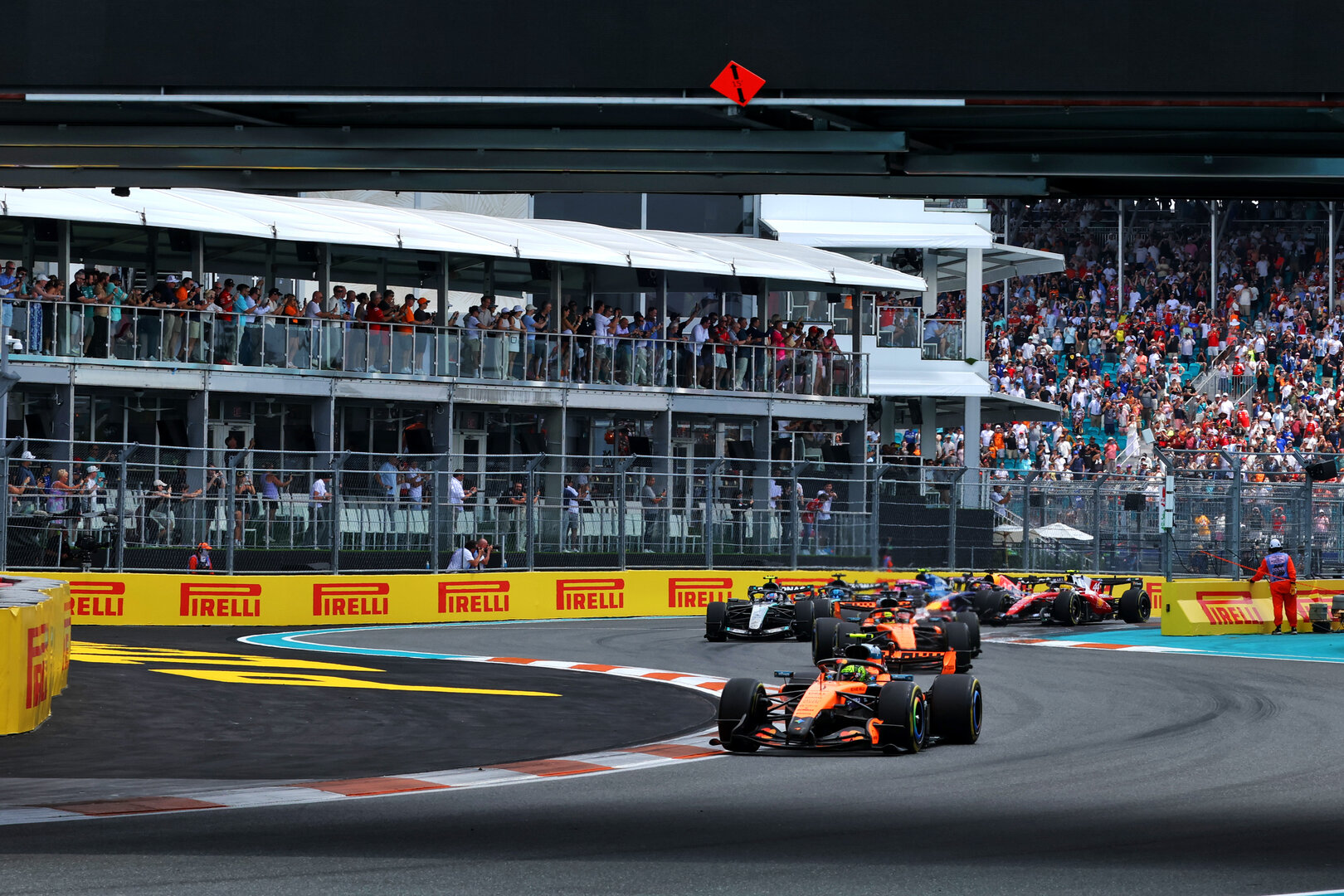 GP MIAMI, Lando Norris (GBR) McLaren F1 Team MCL40 davanti a at the partenza of Sprint.
02.05.2026. Formula 1 World Championship, Rd 4, Miami Grand Prix, Miami, Florida, USA, Sprint e Qualifiche Day.
- www.xpbimages.com, EMail: requests@xpbimages.com © Copyright: Patching / XPB Images