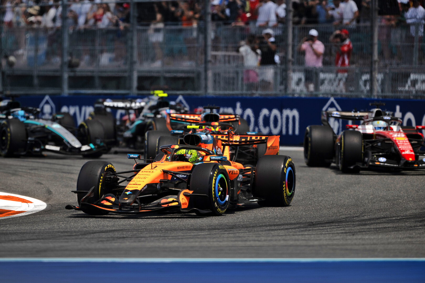GP MIAMI, Lando Norris (GBR) McLaren F1 Team MCL40 davanti a at the partenza of Sprint.
02.05.2026. Formula 1 World Championship, Rd 4, Miami Grand Prix, Miami, Florida, USA, Sprint e Qualifiche Day.
- www.xpbimages.com, EMail: requests@xpbimages.com © Copyright: Price / XPB Images