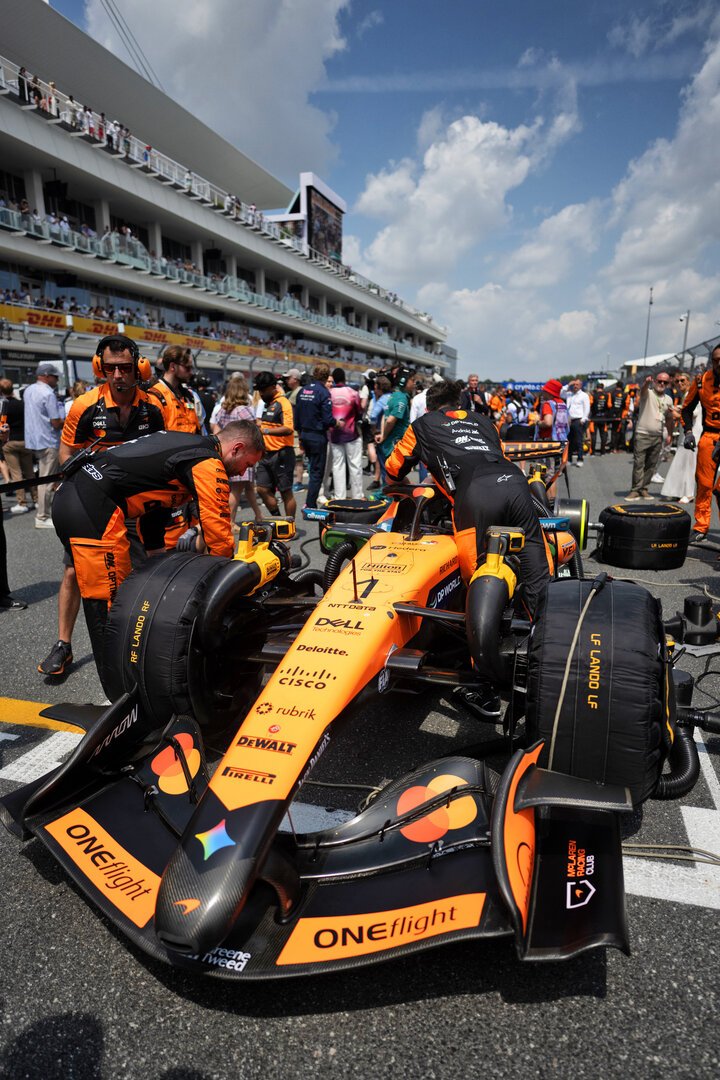 GP MIAMI, Lando Norris (GBR) McLaren F1 Team MCL40 on the grid.
02.05.2026. Formula 1 World Championship, Rd 4, Miami Grand Prix, Miami, Florida, USA, Sprint e Qualifiche Day.
- www.xpbimages.com, EMail: requests@xpbimages.com © Copyright: Price / XPB Images