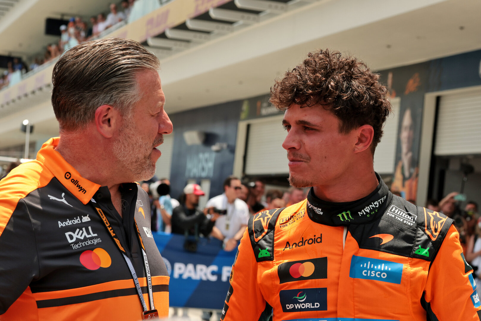 GP MIAMI, (L to R): Zak Brown (USA) McLaren F1 Team Executive Director with Lando Norris (GBR) McLaren F1 Team in Sprint parc ferme.
02.05.2026. Formula 1 World Championship, Rd 4, Miami Grand Prix, Miami, Florida, USA, Sprint e Qualifiche Day.
- www.xpbimages.com, EMail: requests@xpbimages.com © Copyright: Moy / XPB Images