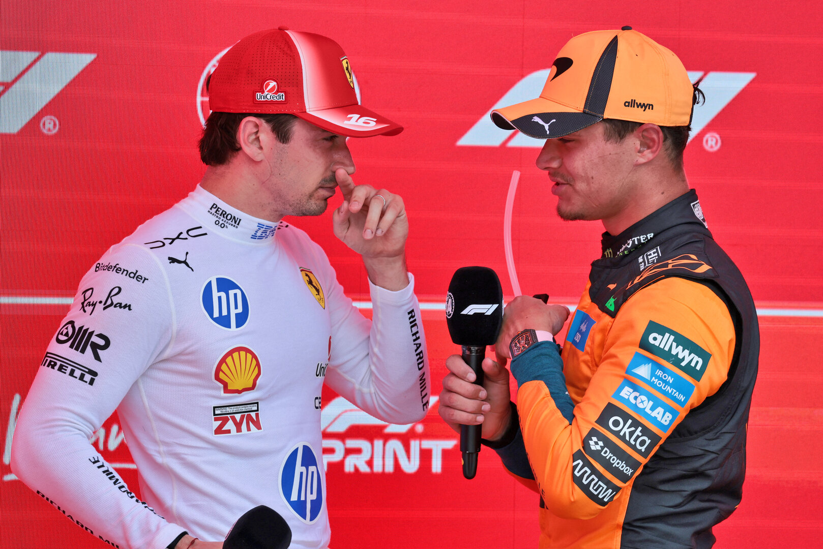 GP MIAMI, (L to R): Charles Leclerc (MON) Ferrari with vincitore Lando Norris (GBR) McLaren F1 Team in Sprint parc ferme.
02.05.2026. Formula 1 World Championship, Rd 4, Miami Grand Prix, Miami, Florida, USA, Sprint e Qualifiche Day.
- www.xpbimages.com, EMail: requests@xpbimages.com © Copyright: Moy / XPB Images