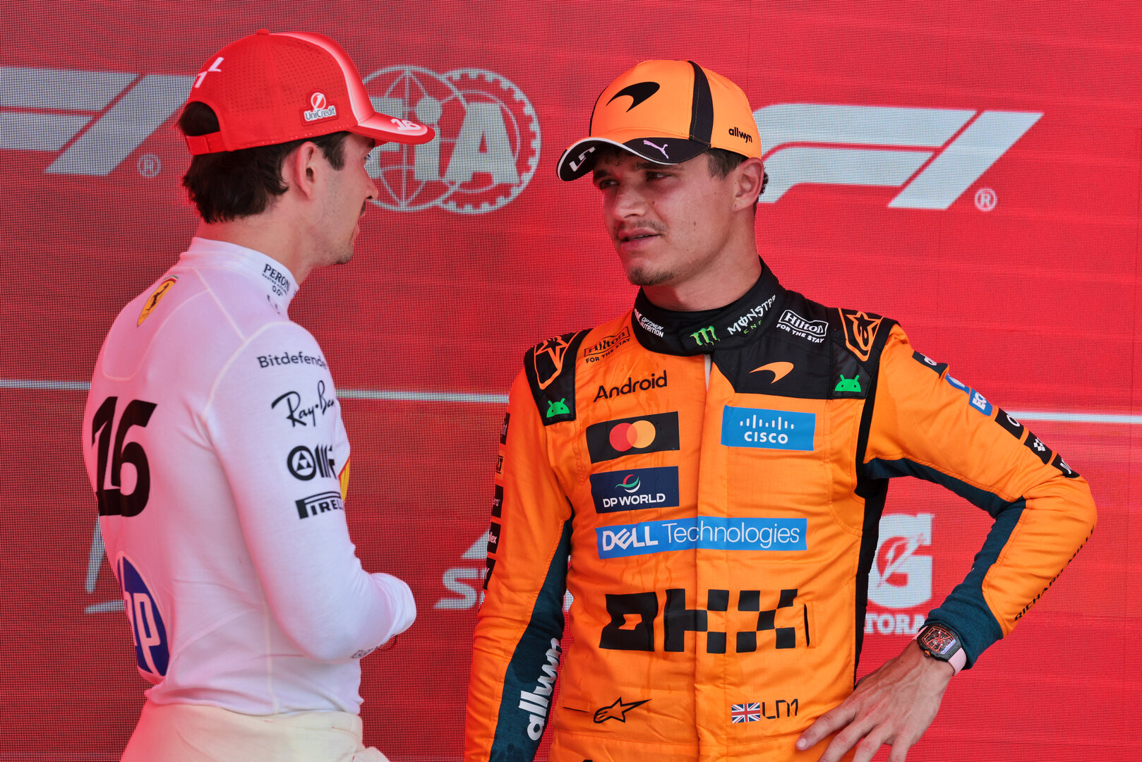 GP MIAMI, (L to R): Charles Leclerc (MON) Ferrari with vincitore Lando Norris (GBR) McLaren F1 Team in Sprint parc ferme.
02.05.2026. Formula 1 World Championship, Rd 4, Miami Grand Prix, Miami, Florida, USA, Sprint e Qualifiche Day.
- www.xpbimages.com, EMail: requests@xpbimages.com © Copyright: Moy / XPB Images