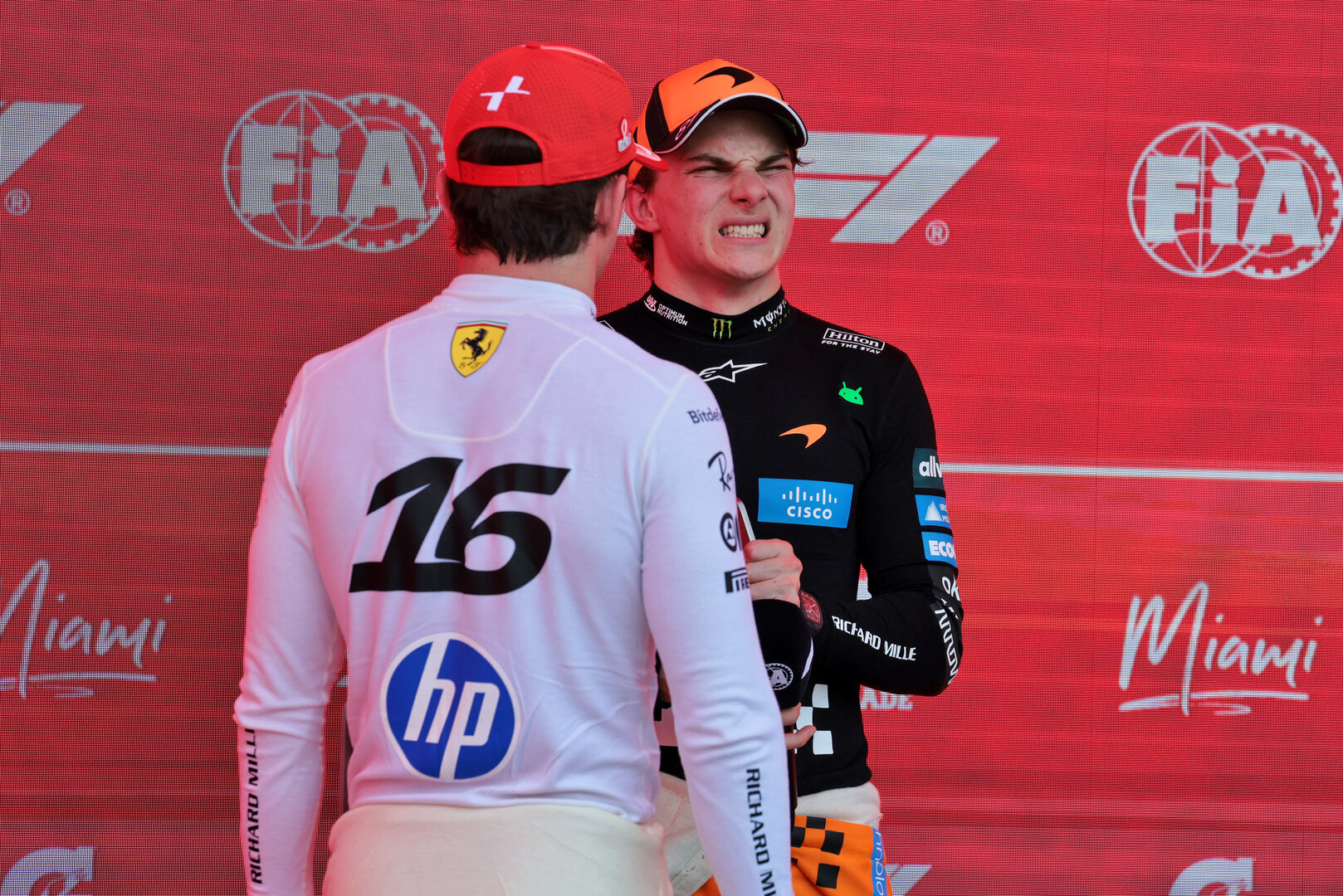 GP MIAMI, (L to R): Charles Leclerc (MON) Ferrari with Oscar Piastri (AUS) McLaren F1 Team in Sprint parc ferme.
02.05.2026. Formula 1 World Championship, Rd 4, Miami Grand Prix, Miami, Florida, USA, Sprint e Qualifiche Day.
- www.xpbimages.com, EMail: requests@xpbimages.com © Copyright: Moy / XPB Images