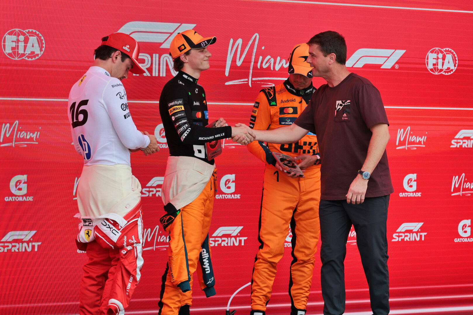 GP MIAMI, Top three in Sprint parc ferme (L to R): Charles Leclerc (MON) Ferrari, third; Oscar Piastri (AUS) McLaren F1 Team, second; Lando Norris (GBR) McLaren F1 Team, vincitore; Reid Wiseman (USA) NASA Astronaut.
02.05.2026. Formula 1 World Championship, Rd 4, Miami Grand Prix, Miami, Florida, USA, Sprint e Qualifiche Day.
- www.xpbimages.com, EMail: requests@xpbimages.com © Copyright: Moy / XPB Images