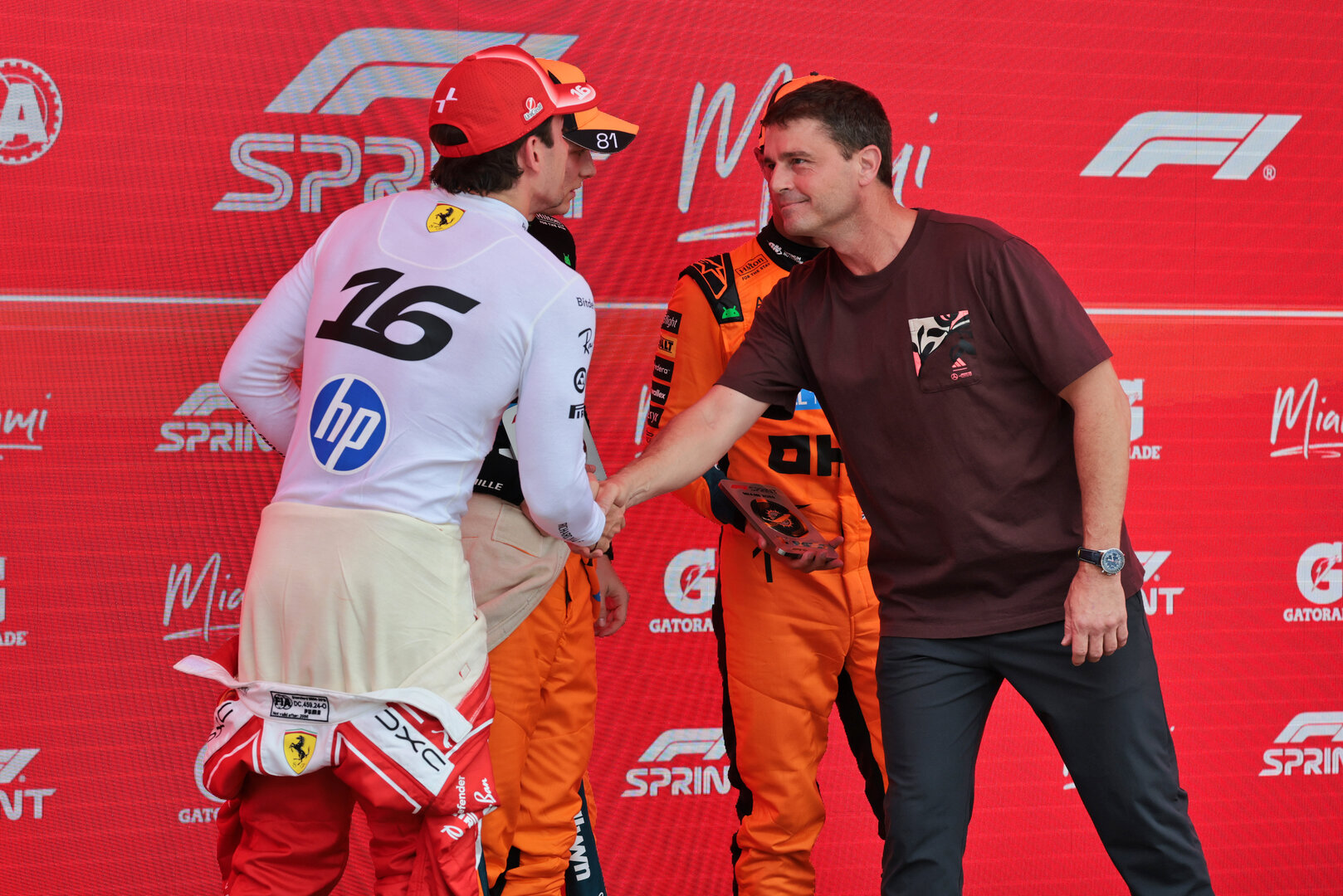 GP MIAMI, Top three in Sprint parc ferme (L to R): Charles Leclerc (MON) Ferrari, third; Oscar Piastri (AUS) McLaren F1 Team, second; Lando Norris (GBR) McLaren F1 Team, vincitore; Reid Wiseman (USA) NASA Astronaut.
02.05.2026. Formula 1 World Championship, Rd 4, Miami Grand Prix, Miami, Florida, USA, Sprint e Qualifiche Day.
- www.xpbimages.com, EMail: requests@xpbimages.com © Copyright: Moy / XPB Images