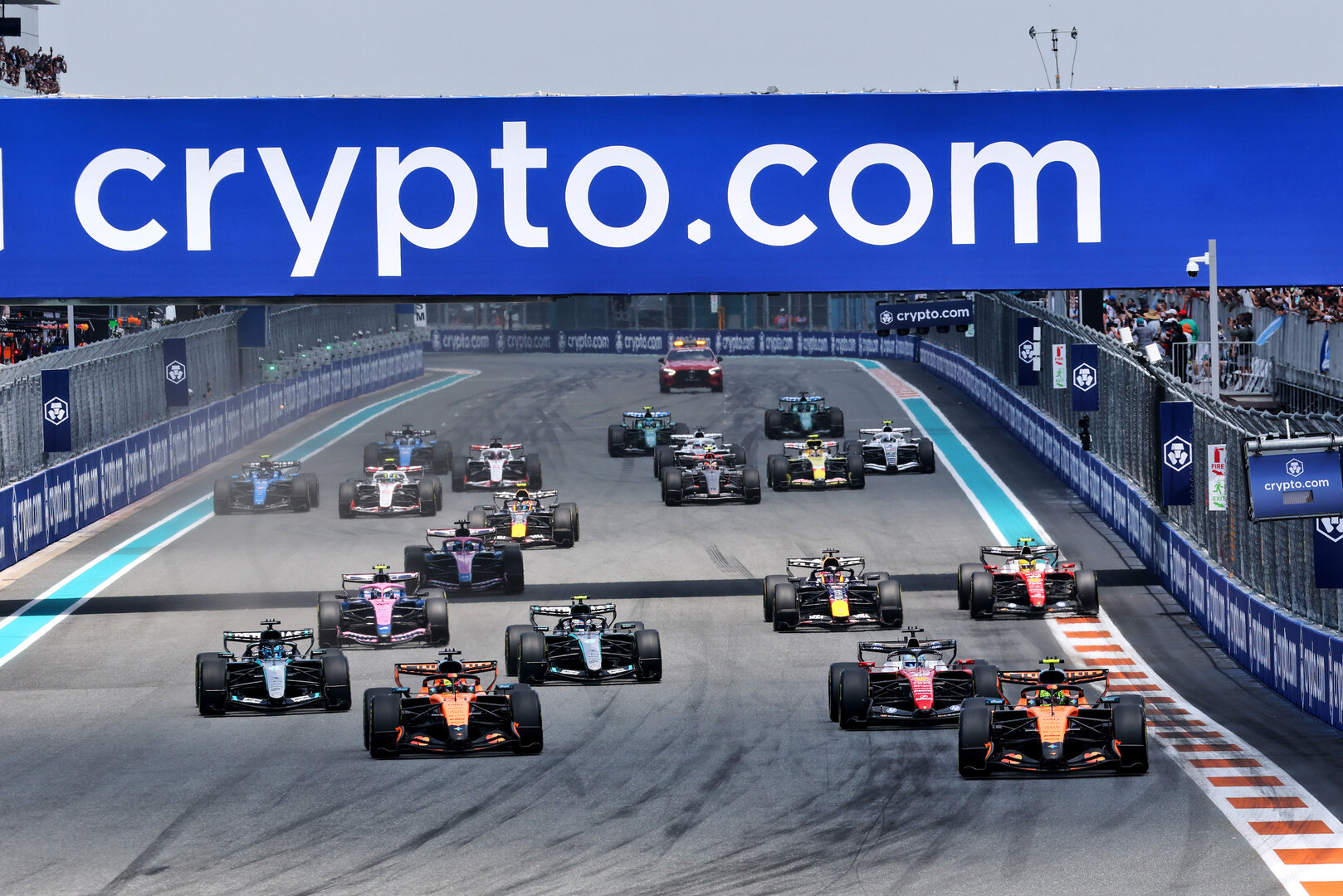 GP MIAMI, Lando Norris (GBR) McLaren F1 Team MCL40 davanti a at the partenza of Sprint.
02.05.2026. Formula 1 World Championship, Rd 4, Miami Grand Prix, Miami, Florida, USA, Sprint e Qualifiche Day.
- www.xpbimages.com, EMail: requests@xpbimages.com © Copyright: Moy / XPB Images