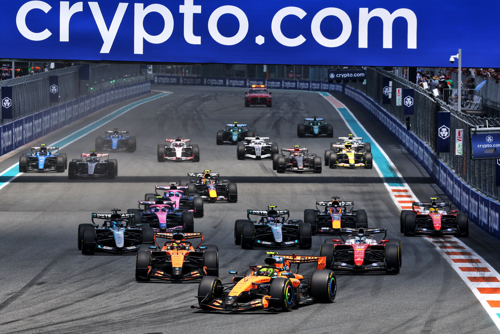 GP MIAMI, Lando Norris (GBR) McLaren F1 Team MCL40 davanti a at the partenza of Sprint.
02.05.2026. Formula 1 World Championship, Rd 4, Miami Grand Prix, Miami, Florida, USA, Sprint e Qualifiche Day.
- www.xpbimages.com, EMail: requests@xpbimages.com © Copyright: Moy / XPB Images