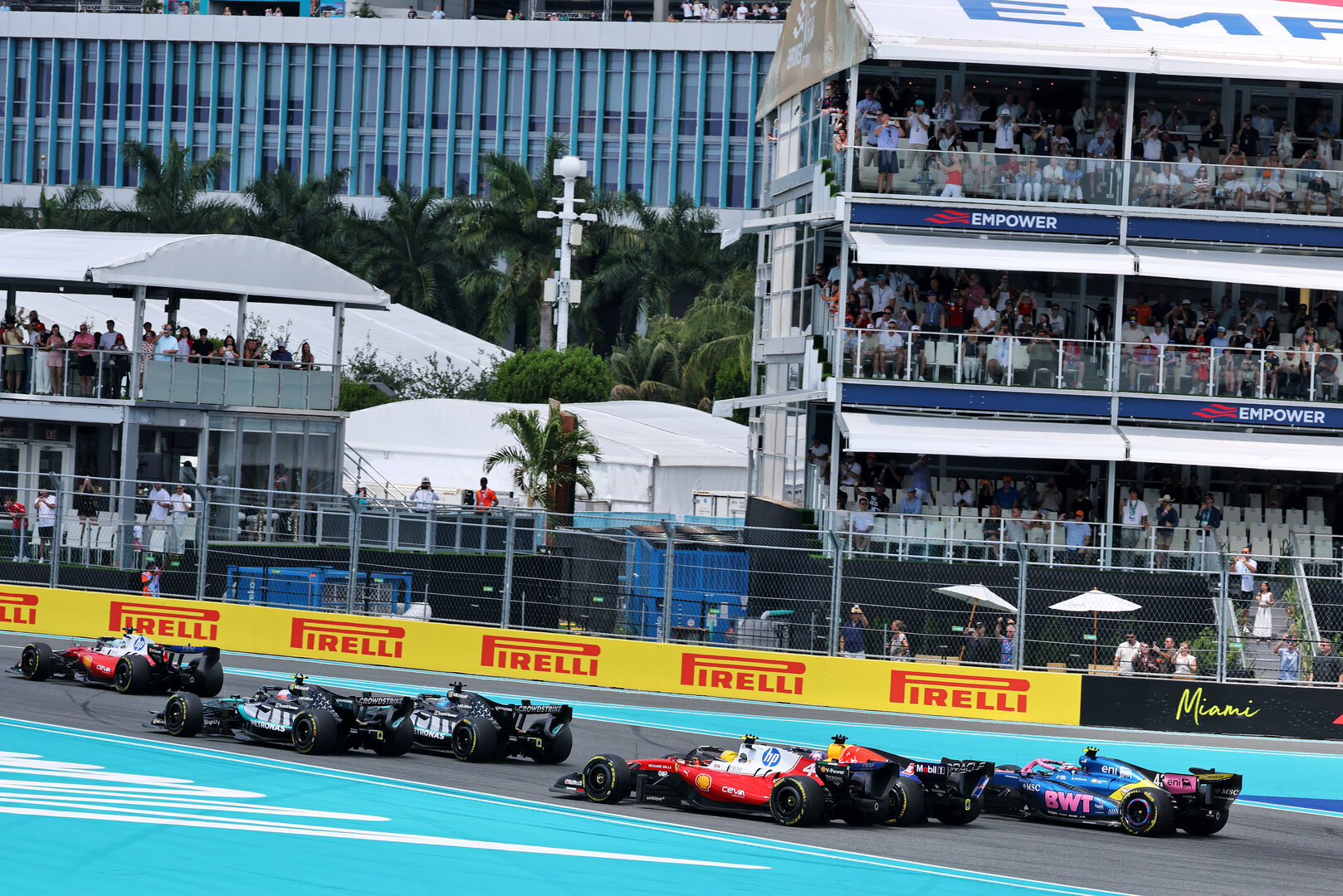 GP MIAMI, Lewis Hamilton (GBR) Ferrari SF-26 e Max Verstappen (NLD) Red Bull Racing RB22 at the partenza of Sprint.
02.05.2026. Formula 1 World Championship, Rd 4, Miami Grand Prix, Miami, Florida, USA, Sprint e Qualifiche Day.
- www.xpbimages.com, EMail: requests@xpbimages.com © Copyright: Moy / XPB Images