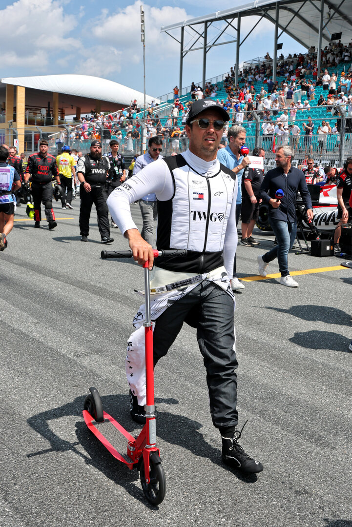 GP MIAMI, Sergio Perez (MEX) Cadillac Formula 1 Team on the grid.
02.05.2026. Formula 1 World Championship, Rd 4, Miami Grand Prix, Miami, Florida, USA, Sprint e Qualifiche Day.
- www.xpbimages.com, EMail: requests@xpbimages.com © Copyright: Moy / XPB Images