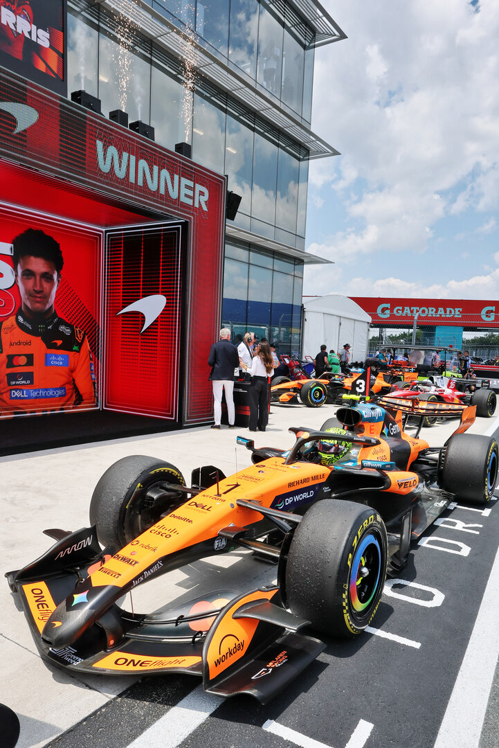 GP MIAMI, Sprint winner Lando Norris (GBR) McLaren F1 Team MCL40 celebrates in parc ferme.
02.05.2026. Formula 1 World Championship, Rd 4, Miami Grand Prix, Miami, Florida, USA, Sprint e Qualifiche Day.
- www.xpbimages.com, EMail: requests@xpbimages.com © Copyright: Moy / XPB Images