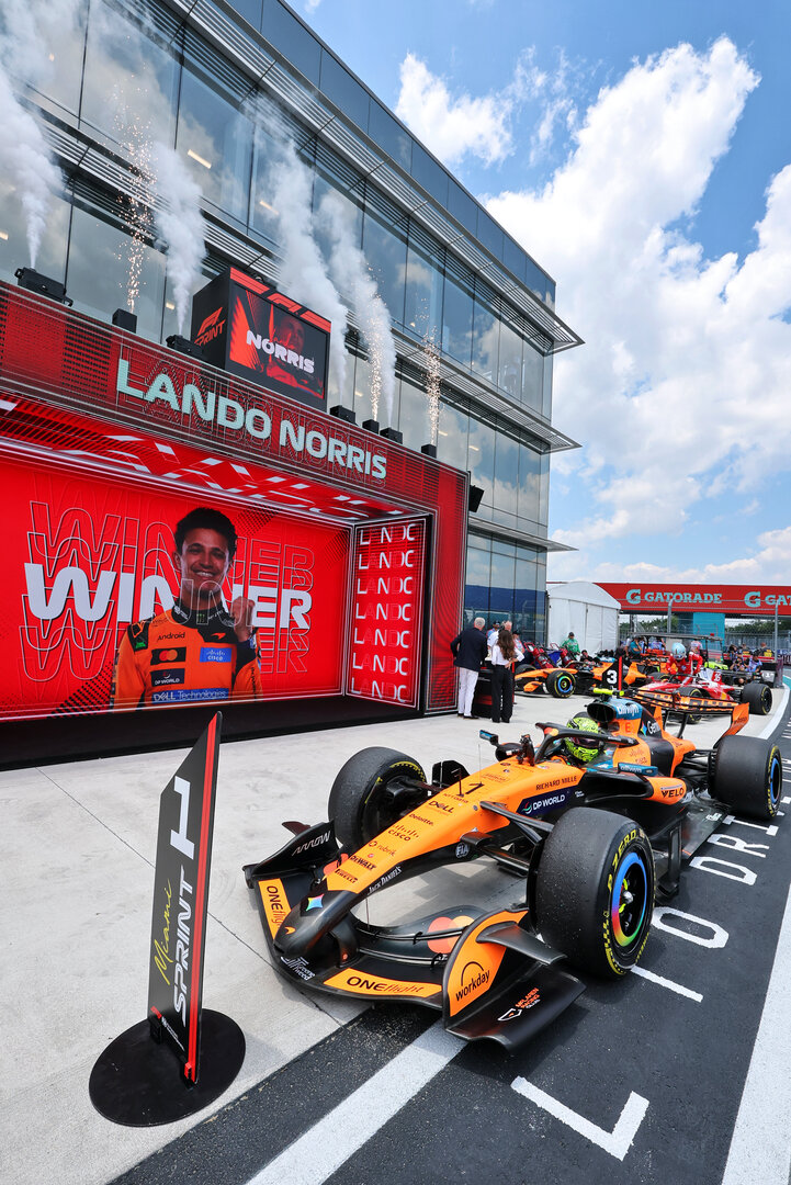 GP MIAMI, Sprint winner Lando Norris (GBR) McLaren F1 Team MCL40 celebrates in parc ferme.
02.05.2026. Formula 1 World Championship, Rd 4, Miami Grand Prix, Miami, Florida, USA, Sprint e Qualifiche Day.
- www.xpbimages.com, EMail: requests@xpbimages.com © Copyright: Moy / XPB Images
