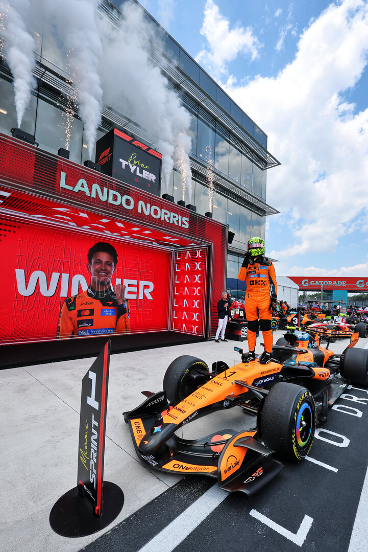 GP MIAMI, Sprint winner Lando Norris (GBR) McLaren F1 Team MCL40 celebrates in parc ferme.
02.05.2026. Formula 1 World Championship, Rd 4, Miami Grand Prix, Miami, Florida, USA, Sprint e Qualifiche Day.
- www.xpbimages.com, EMail: requests@xpbimages.com © Copyright: Moy / XPB Images