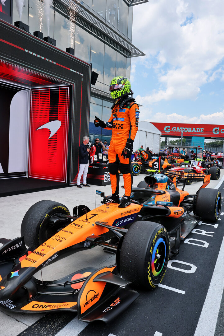GP MIAMI, Sprint winner Lando Norris (GBR) McLaren F1 Team MCL40 celebrates in parc ferme.
02.05.2026. Formula 1 World Championship, Rd 4, Miami Grand Prix, Miami, Florida, USA, Sprint e Qualifiche Day.
- www.xpbimages.com, EMail: requests@xpbimages.com © Copyright: Moy / XPB Images