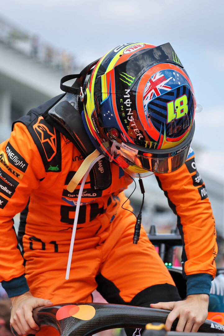 GP MIAMI, Oscar Piastri (AUS) McLaren F1 Team MCL40 on the grid.
02.05.2026. Formula 1 World Championship, Rd 4, Miami Grand Prix, Miami, Florida, USA, Sprint e Qualifiche Day.
- www.xpbimages.com, EMail: requests@xpbimages.com © Copyright: Moy / XPB Images