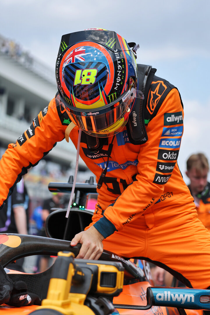 GP MIAMI, Oscar Piastri (AUS) McLaren F1 Team MCL40 on the grid.
02.05.2026. Formula 1 World Championship, Rd 4, Miami Grand Prix, Miami, Florida, USA, Sprint e Qualifiche Day.
- www.xpbimages.com, EMail: requests@xpbimages.com © Copyright: Moy / XPB Images