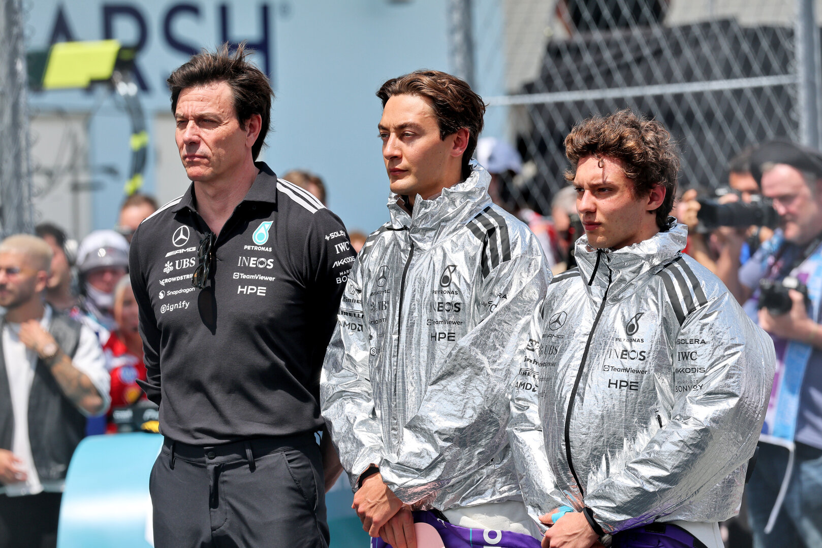 GP MIAMI, (L to R): Toto Wolff (GER) Mercedes AMG Formula One Team Shareholder e Executive Director with George Russell (GBR) Mercedes AMG Formula One Team e Andrea Kimi Antonelli (ITA) Mercedes AMG Formula One Team as the grid pays its respects to Alex Zanardi (ITA).
02.05.2026. Formula 1 World Championship, Rd 4, Miami Grand Prix, Miami, Florida, USA, Sprint e Qualifiche Day.
- www.xpbimages.com, EMail: requests@xpbimages.com © Copyright: Moy / XPB Images