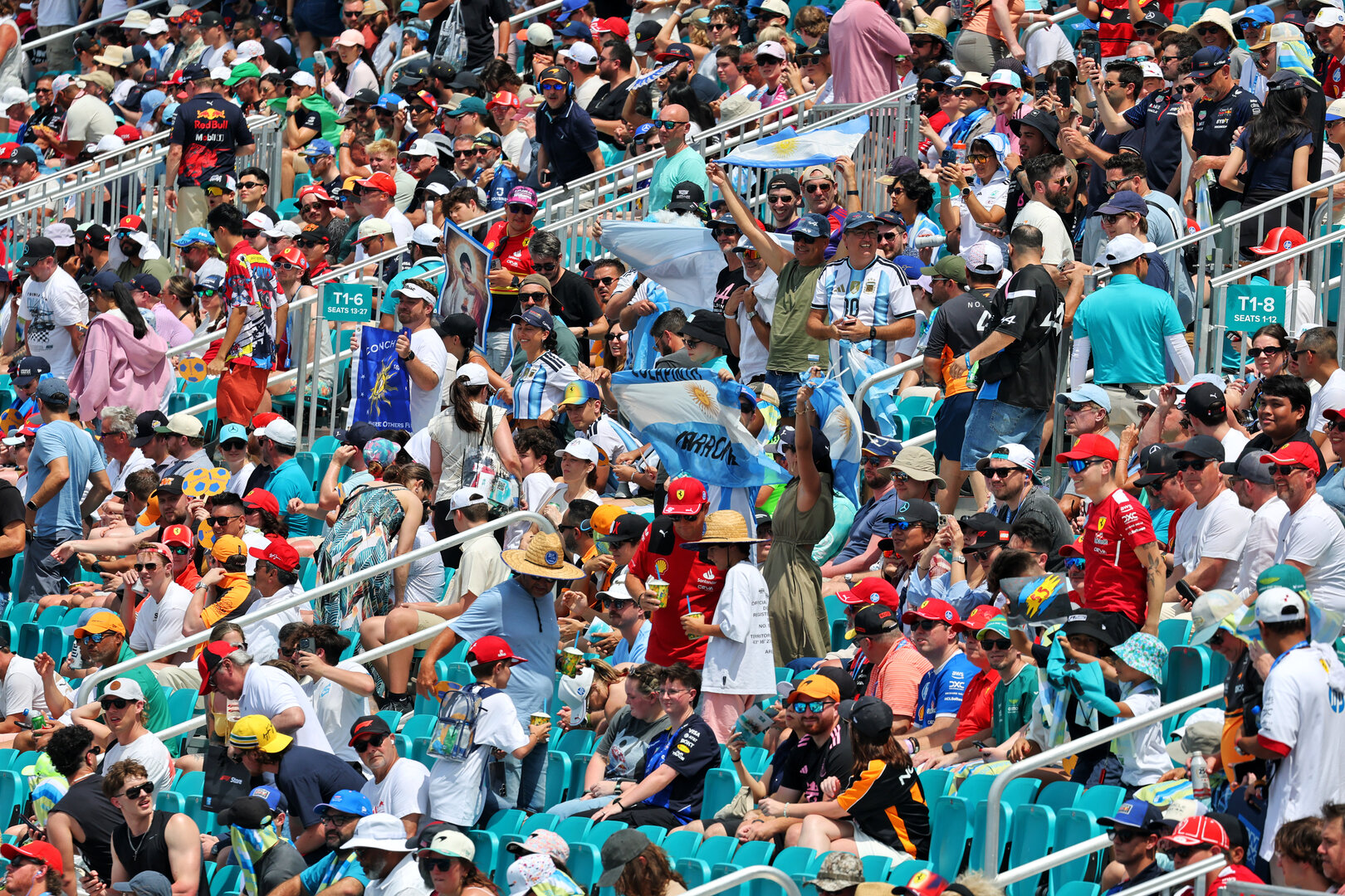 GP MIAMI, Circuit Atmosfera fans in the grandstand.
02.05.2026. Formula 1 World Championship, Rd 4, Miami Grand Prix, Miami, Florida, USA, Sprint e Qualifiche Day.
- www.xpbimages.com, EMail: requests@xpbimages.com © Copyright: Moy / XPB Images