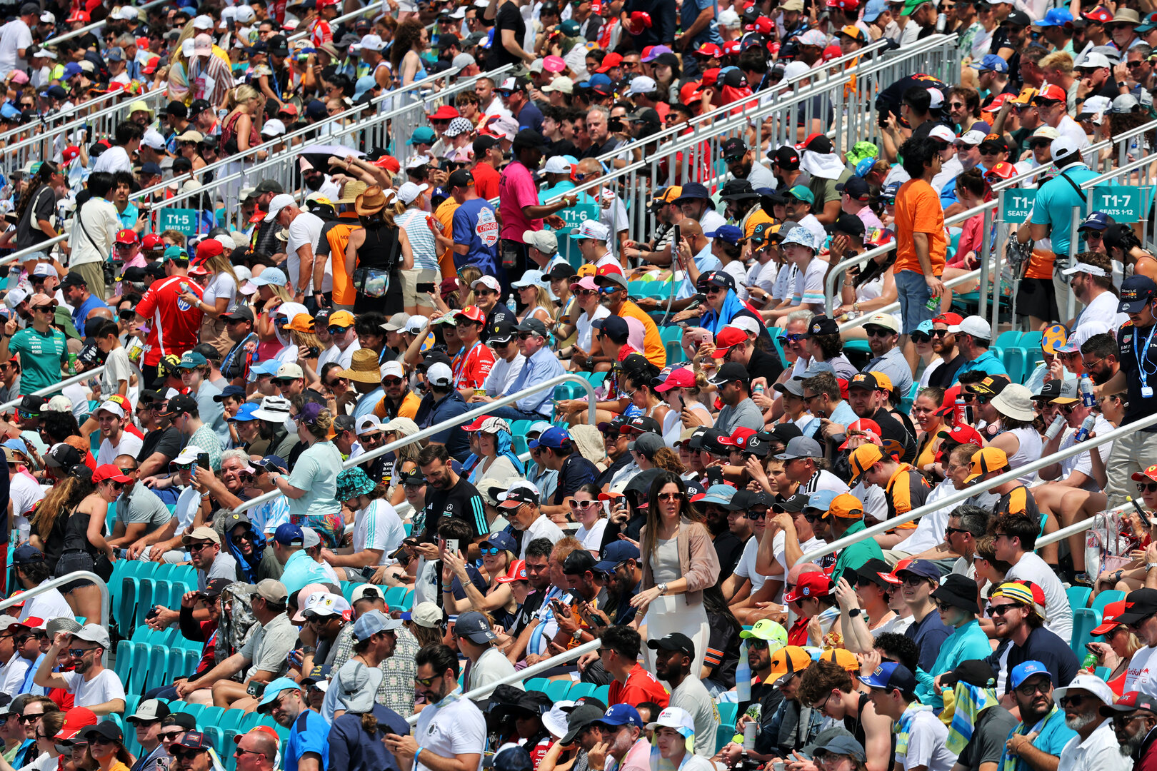 GP MIAMI, Circuit Atmosfera fans in the grandstand.
02.05.2026. Formula 1 World Championship, Rd 4, Miami Grand Prix, Miami, Florida, USA, Sprint e Qualifiche Day.
- www.xpbimages.com, EMail: requests@xpbimages.com © Copyright: Moy / XPB Images
