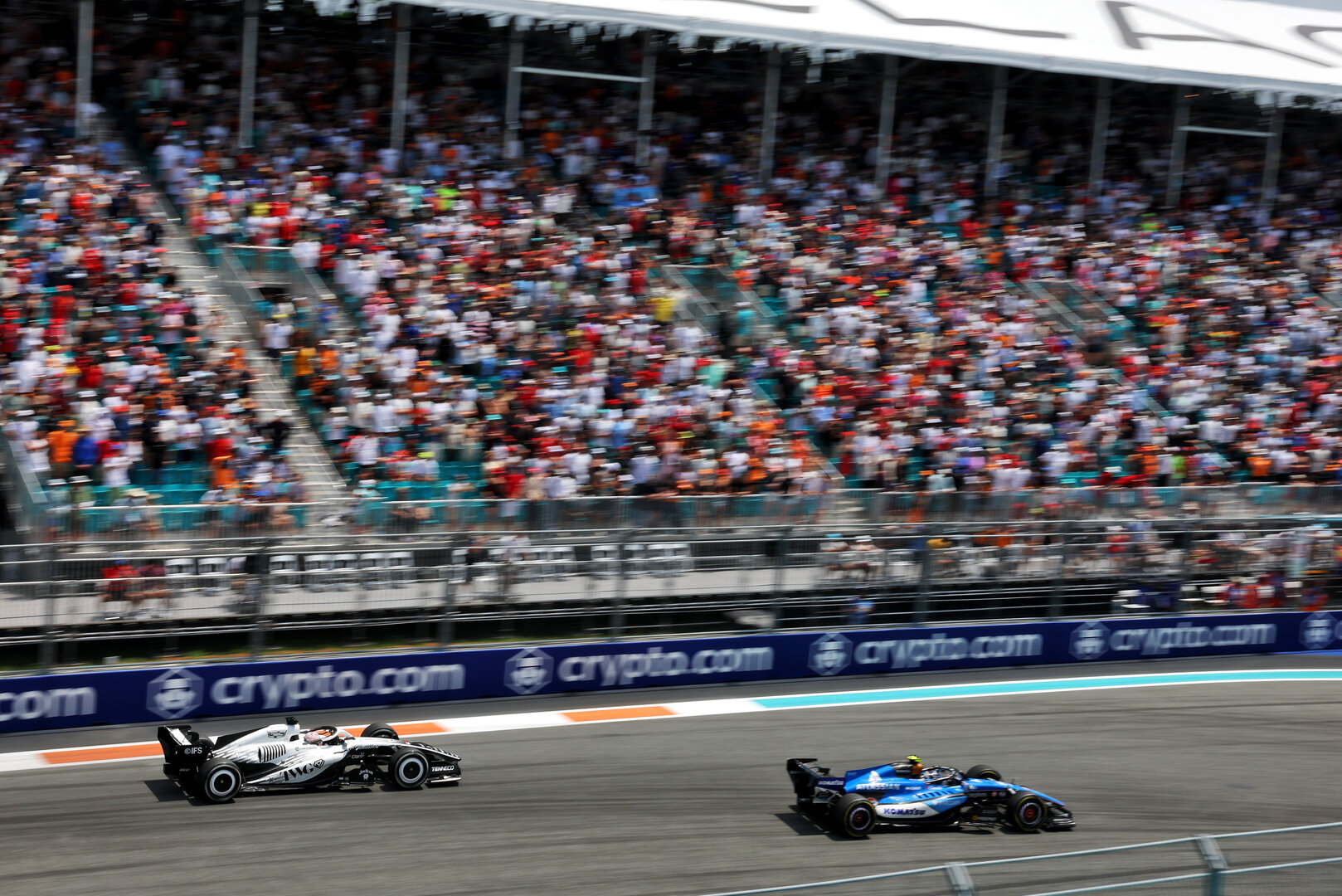GP MIAMI, Carlos Sainz (ESP) Williams F1 Team FW48 davanti a Valtteri Bottas (FIN) Cadillac Formula 1 Team MAC-26.
02.05.2026. Formula 1 World Championship, Rd 4, Miami Grand Prix, Miami, Florida, USA, Sprint e Qualifiche Day.
- www.xpbimages.com, EMail: requests@xpbimages.com © Copyright: Dunbar / XPB Images