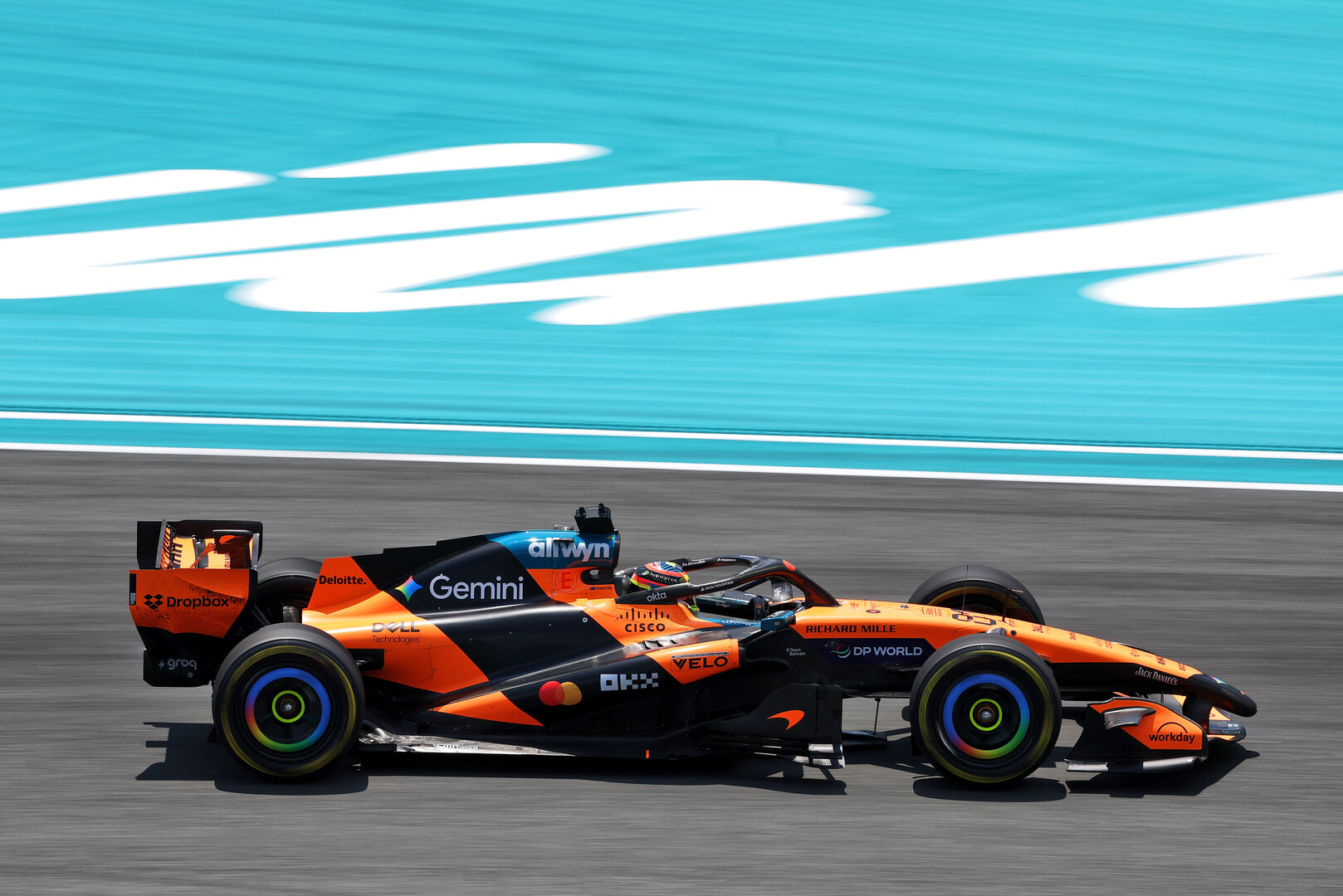 GP MIAMI, Oscar Piastri (AUS) McLaren F1 Team MCL40.
02.05.2026. Formula 1 World Championship, Rd 4, Miami Grand Prix, Miami, Florida, USA, Sprint e Qualifiche Day.
- www.xpbimages.com, EMail: requests@xpbimages.com © Copyright: Dunbar / XPB Images