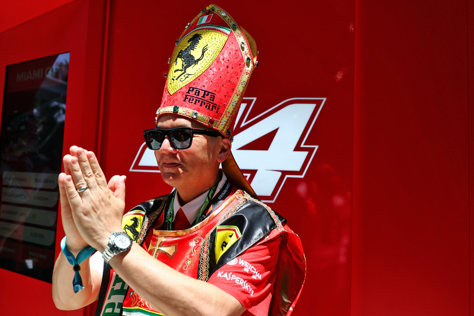 GP MIAMI, Circuit Atmosfera - Ferrari fan.
02.05.2026. Formula 1 World Championship, Rd 4, Miami Grand Prix, Miami, Florida, USA, Sprint e Qualifiche Day.
- www.xpbimages.com, EMail: requests@xpbimages.com © Copyright: Bearne / XPB Images