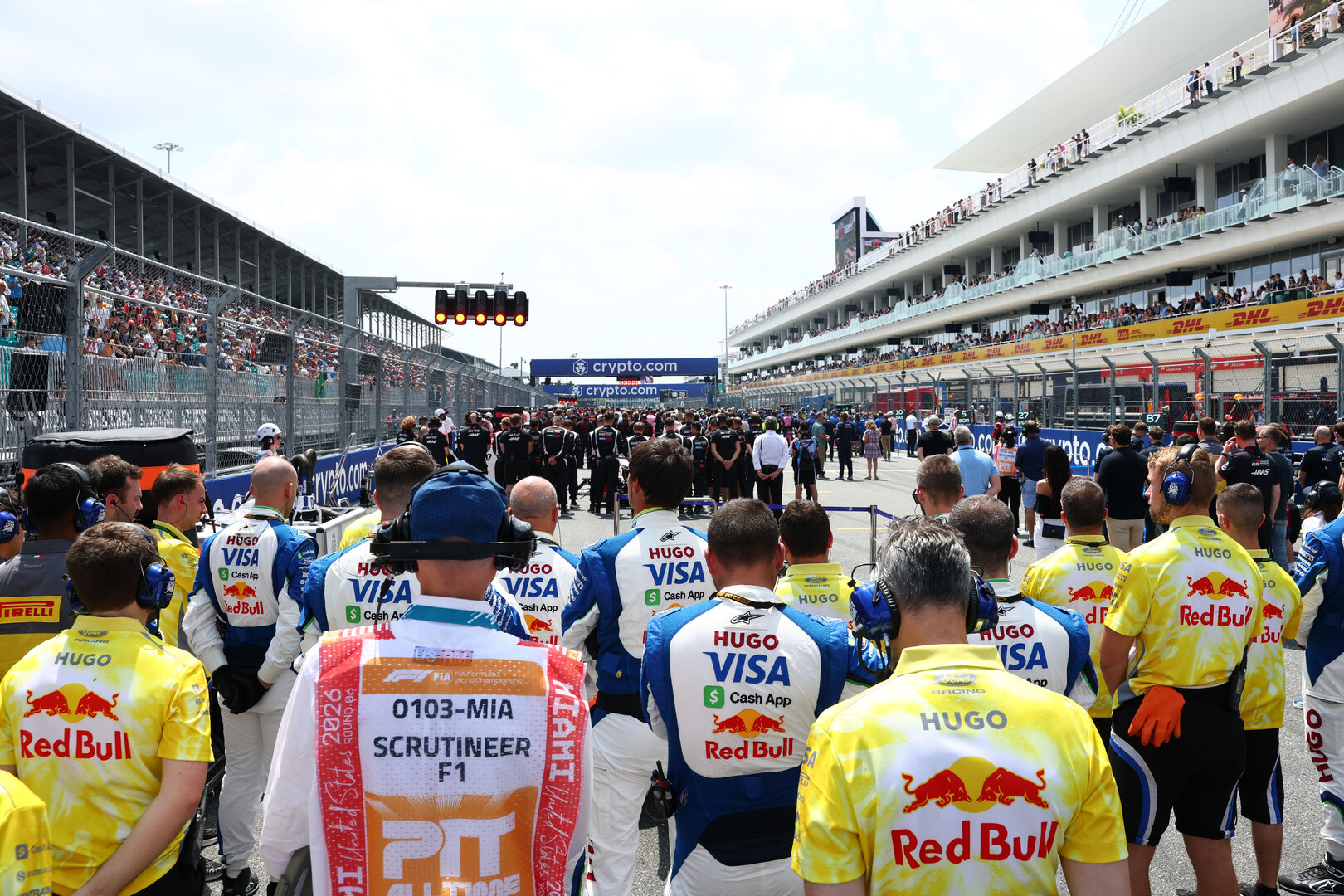 GP MIAMI, Racing Bulls Formula One Team as grid pays its respects to Alex Zanardi (ITA).
02.05.2026. Formula 1 World Championship, Rd 4, Miami Grand Prix, Miami, Florida, USA, Sprint e Qualifiche Day.
- www.xpbimages.com, EMail: requests@xpbimages.com © Copyright: Bearne / XPB Images