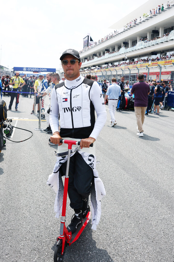 GP MIAMI, Sergio Perez (MEX) Cadillac Formula 1 Team on the grid.
02.05.2026. Formula 1 World Championship, Rd 4, Miami Grand Prix, Miami, Florida, USA, Sprint e Qualifiche Day.
- www.xpbimages.com, EMail: requests@xpbimages.com © Copyright: Bearne / XPB Images