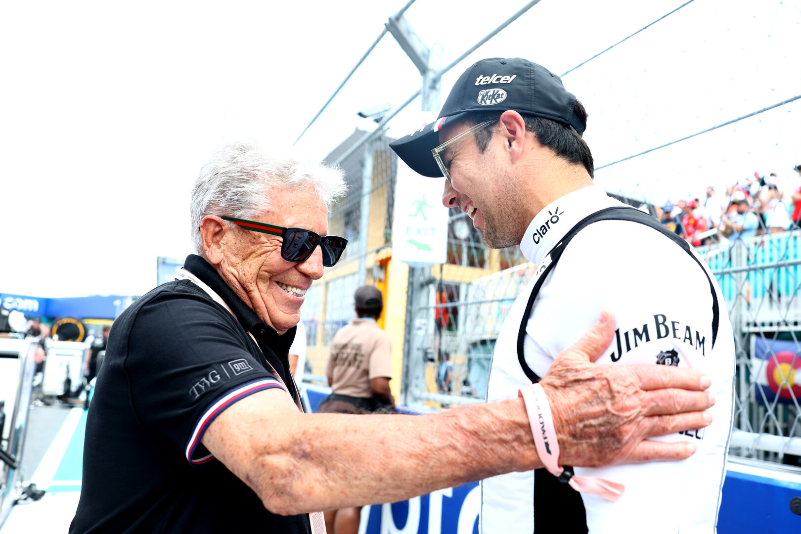 GP MIAMI, (L to R): Mario Andretti (USA) Cadillac Formula 1 Team Ambassador with Sergio Perez (MEX) Cadillac Formula 1 Team on the grid.
02.05.2026. Formula 1 World Championship, Rd 4, Miami Grand Prix, Miami, Florida, USA, Sprint e Qualifiche Day.
- www.xpbimages.com, EMail: requests@xpbimages.com © Copyright: Bearne / XPB Images