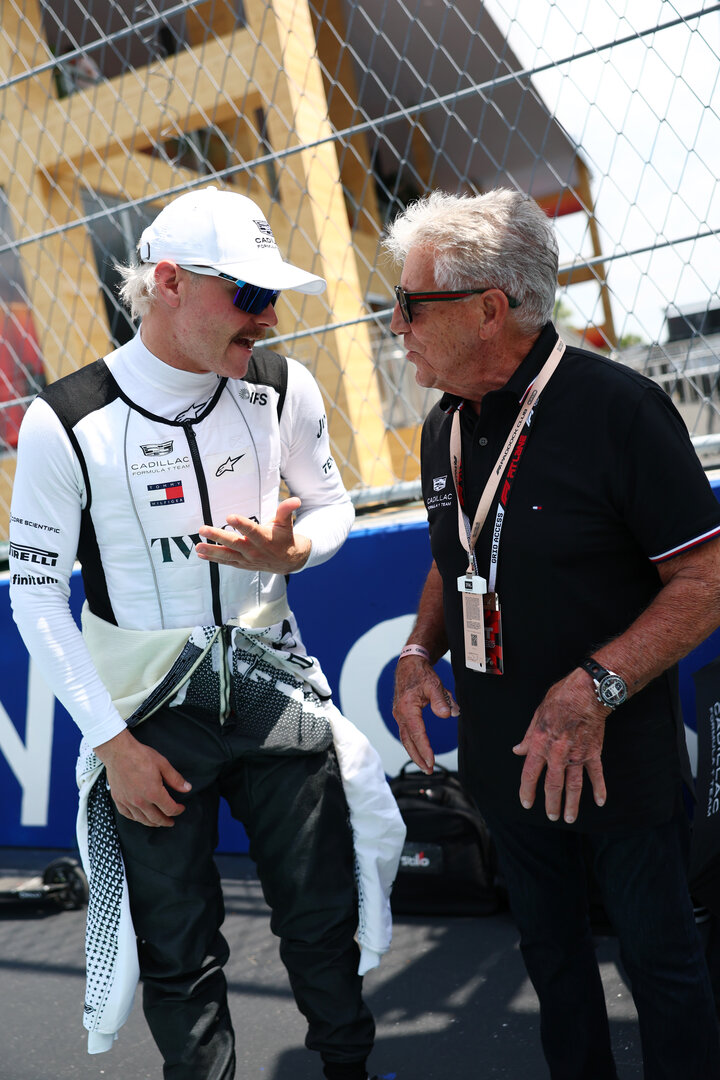 GP MIAMI, (L to R): Valtteri Bottas (FIN) Cadillac Formula 1 Team with Mario Andretti (USA) Cadillac Formula 1 Team Ambassador on the grid.
02.05.2026. Formula 1 World Championship, Rd 4, Miami Grand Prix, Miami, Florida, USA, Sprint e Qualifiche Day.
- www.xpbimages.com, EMail: requests@xpbimages.com © Copyright: Bearne / XPB Images