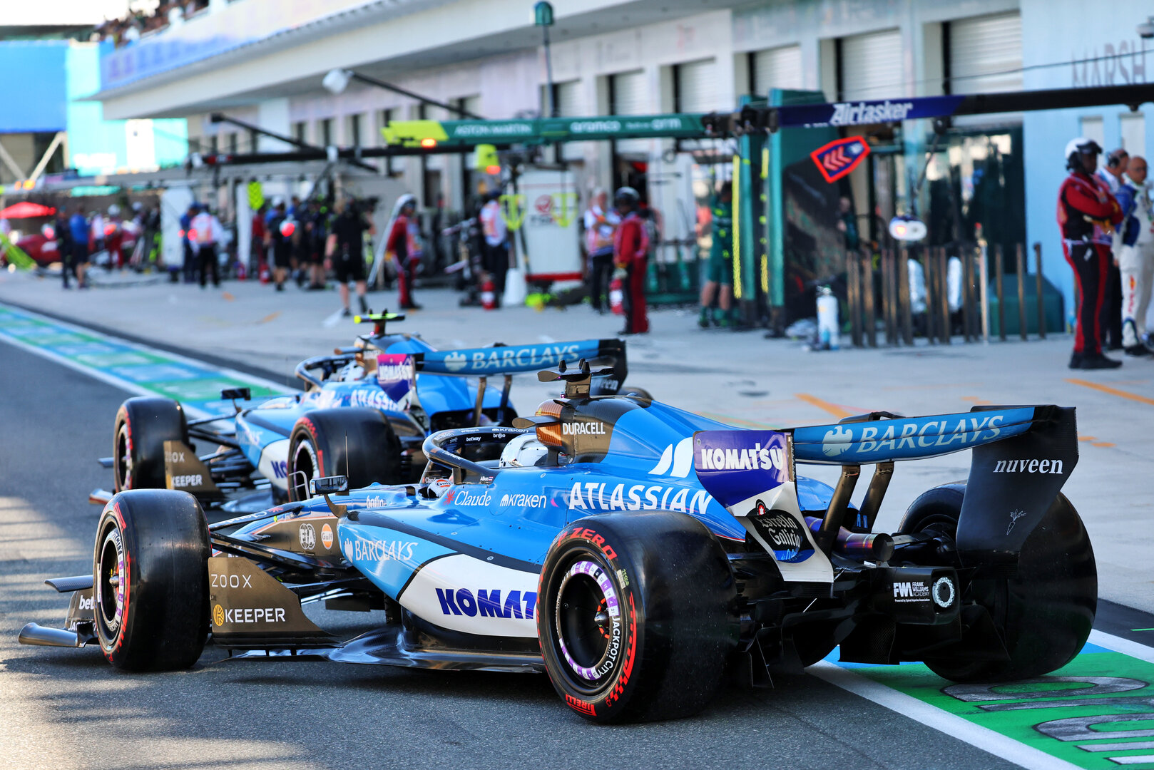 GP MIAMI, Alexander Albon (THA) Williams F1 Team FW48 e Carlos Sainz (ESP) Williams F1 Team FW48 leave the pits.
02.05.2026. Formula 1 World Championship, Rd 4, Miami Grand Prix, Miami, Florida, USA, Sprint e Qualifiche Day.
- www.xpbimages.com, EMail: requests@xpbimages.com © Copyright: Batchelor / XPB Images