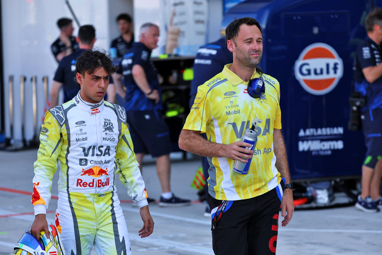 GP MIAMI, Arvid Lindblad (GBR) Racing Bulls Formula One Team VCARB 03 e Sam Village (GBR) Racing Bulls Formula One Team Personal Trainer.
02.05.2026. Formula 1 World Championship, Rd 4, Miami Grand Prix, Miami, Florida, USA, Sprint e Qualifiche Day.
- www.xpbimages.com, EMail: requests@xpbimages.com © Copyright: Batchelor / XPB Images