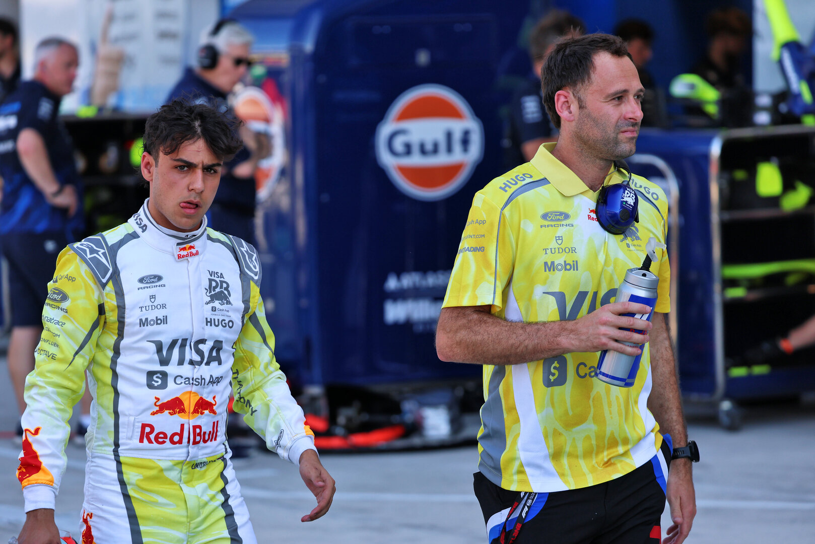 GP MIAMI, Arvid Lindblad (GBR) Racing Bulls Formula One Team VCARB 03 e Sam Village (GBR) Racing Bulls Formula One Team Personal Trainer.
02.05.2026. Formula 1 World Championship, Rd 4, Miami Grand Prix, Miami, Florida, USA, Sprint e Qualifiche Day.
- www.xpbimages.com, EMail: requests@xpbimages.com © Copyright: Batchelor / XPB Images