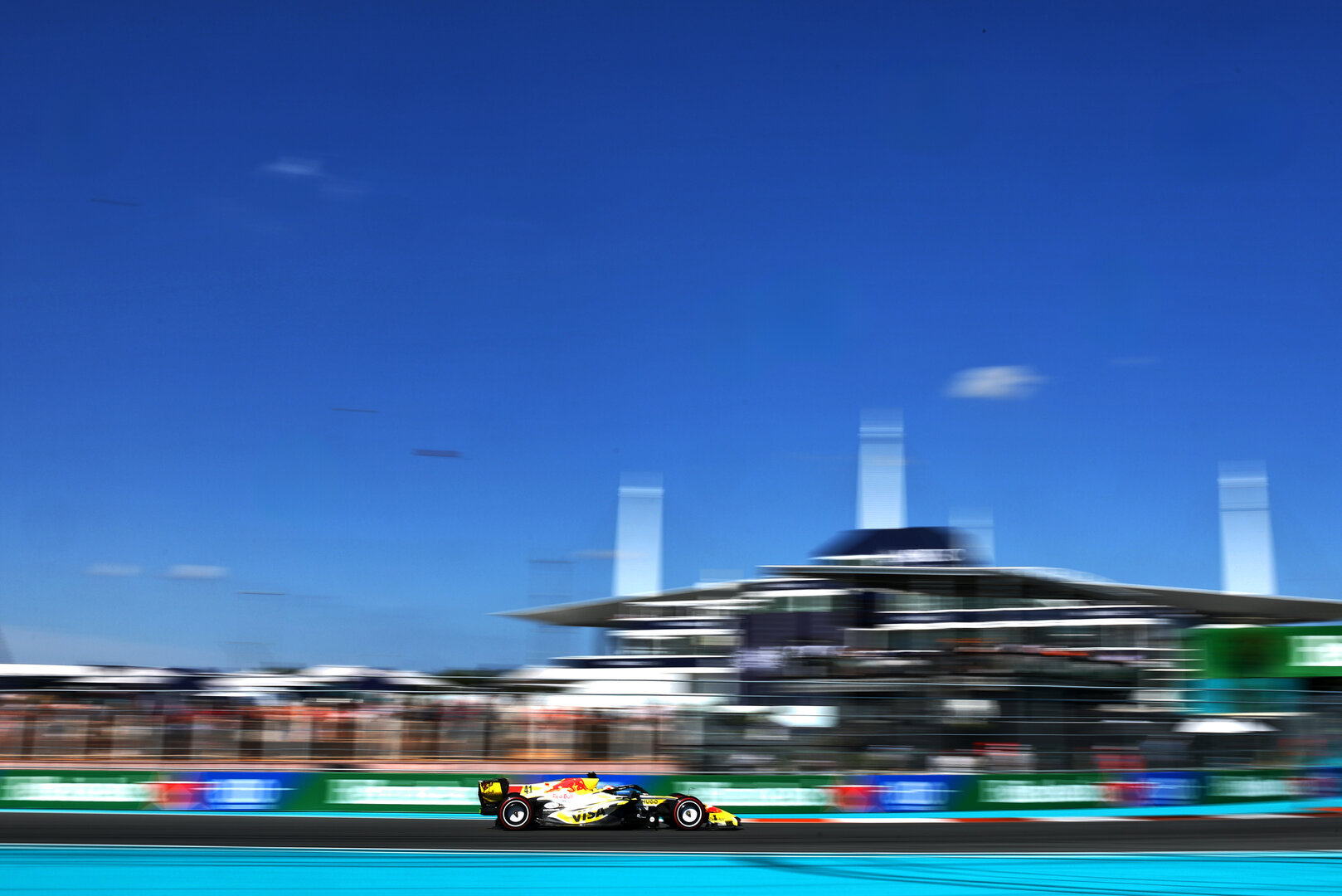GP MIAMI, Arvid Lindblad (GBR) Racing Bulls Formula One Team VCARB 03.
02.05.2026. Formula 1 World Championship, Rd 4, Miami Grand Prix, Miami, Florida, USA, Sprint e Qualifiche Day.
- www.xpbimages.com, EMail: requests@xpbimages.com © Copyright: Patching / XPB Images