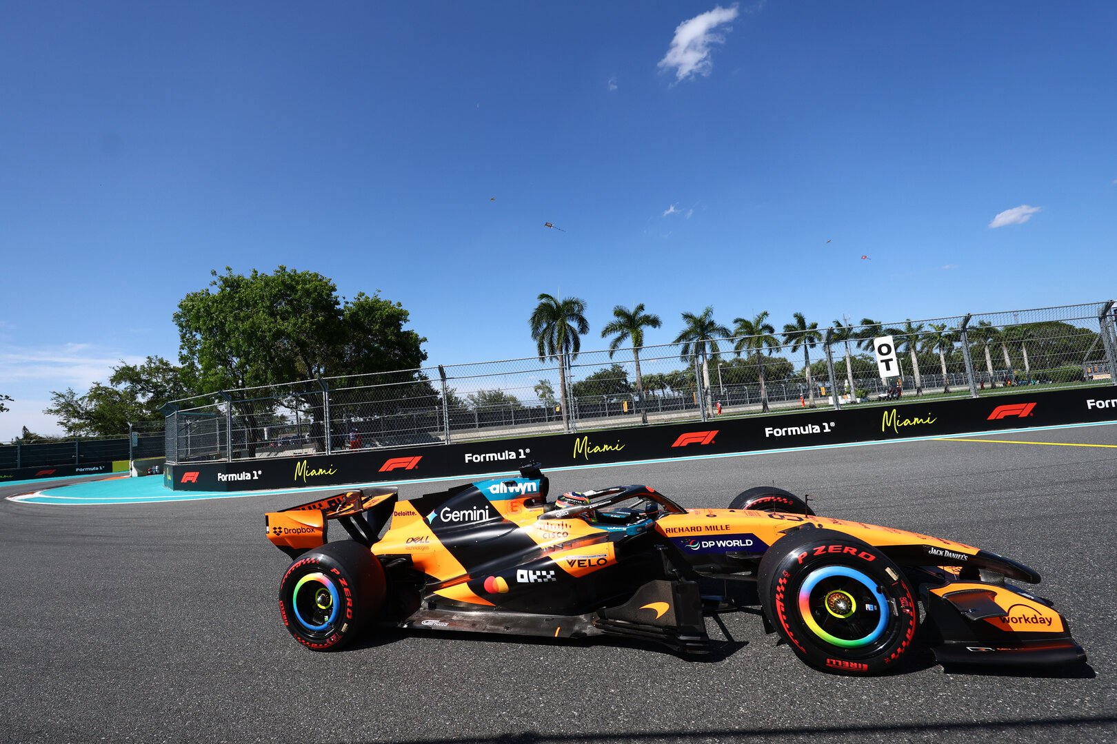 GP MIAMI, Oscar Piastri (AUS) McLaren F1 Team MCL40.
02.05.2026. Formula 1 World Championship, Rd 4, Miami Grand Prix, Miami, Florida, USA, Sprint e Qualifiche Day.
- www.xpbimages.com, EMail: requests@xpbimages.com © Copyright: Bearne / XPB Images
