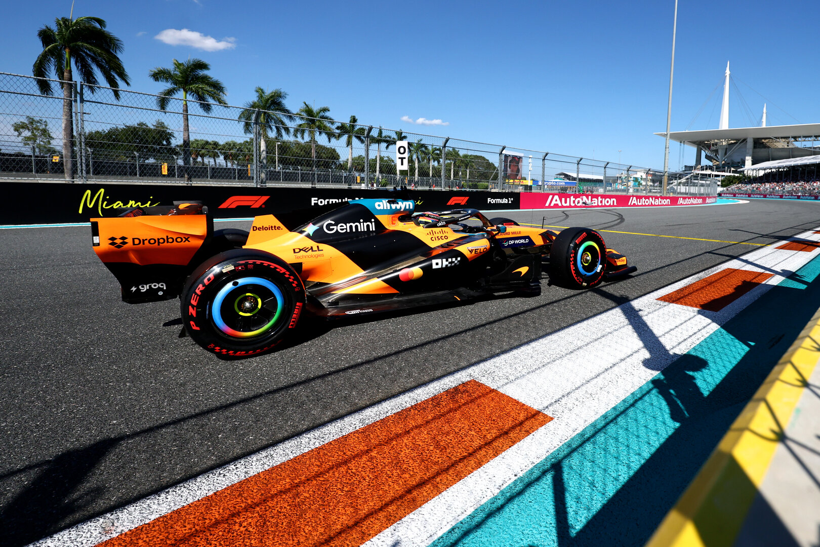 GP MIAMI, Oscar Piastri (AUS) McLaren F1 Team MCL40.
02.05.2026. Formula 1 World Championship, Rd 4, Miami Grand Prix, Miami, Florida, USA, Sprint e Qualifiche Day.
- www.xpbimages.com, EMail: requests@xpbimages.com © Copyright: Bearne / XPB Images