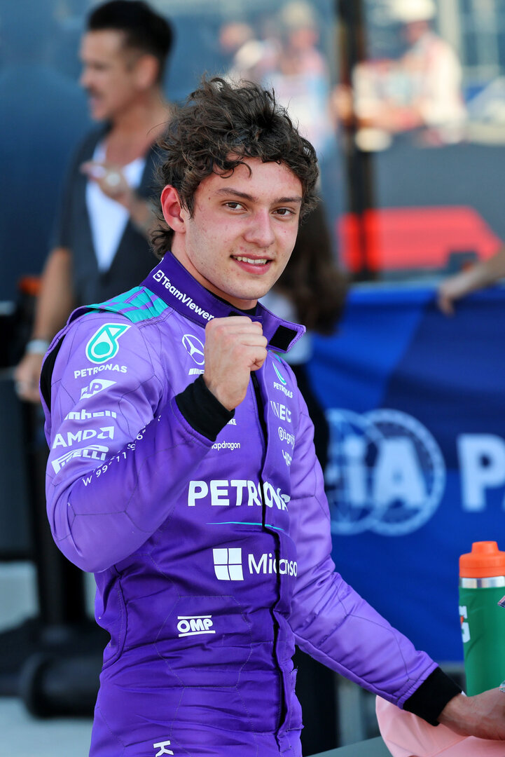 GP MIAMI, Andrea Kimi Antonelli (ITA) Mercedes AMG Formula One Team celebrates his pole position in qualifying parc ferme.
02.05.2026. Formula 1 World Championship, Rd 4, Miami Grand Prix, Miami, Florida, USA, Sprint e Qualifiche Day.
- www.xpbimages.com, EMail: requests@xpbimages.com © Copyright: Batchelor / XPB Images