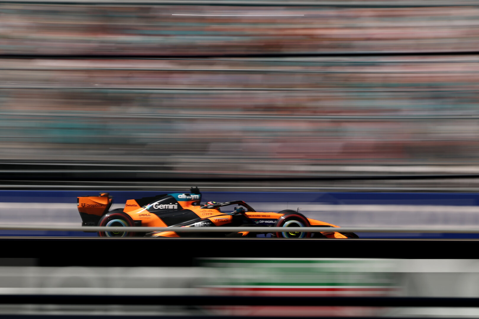 GP MIAMI, Oscar Piastri (AUS) McLaren F1 Team MCL40.
02.05.2026. Formula 1 World Championship, Rd 4, Miami Grand Prix, Miami, Florida, USA, Sprint e Qualifiche Day.
- www.xpbimages.com, EMail: requests@xpbimages.com © Copyright: Dunbar / XPB Images