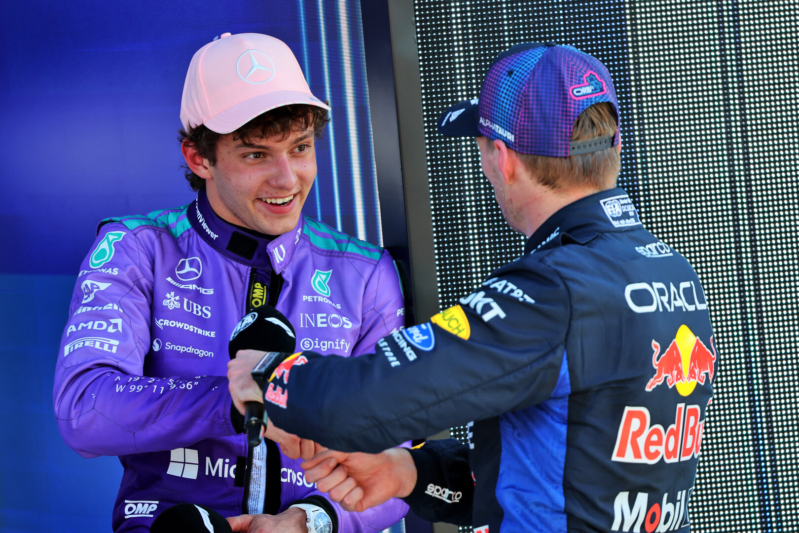GP MIAMI, (L to R): Pole sitter Andrea Kimi Antonelli (ITA) Mercedes AMG Formula One Team with Max Verstappen (NLD) Red Bull Racing in qualifying parc ferme.
02.05.2026. Formula 1 World Championship, Rd 4, Miami Grand Prix, Miami, Florida, USA, Sprint e Qualifiche Day.
- www.xpbimages.com, EMail: requests@xpbimages.com © Copyright: Batchelor / XPB Images