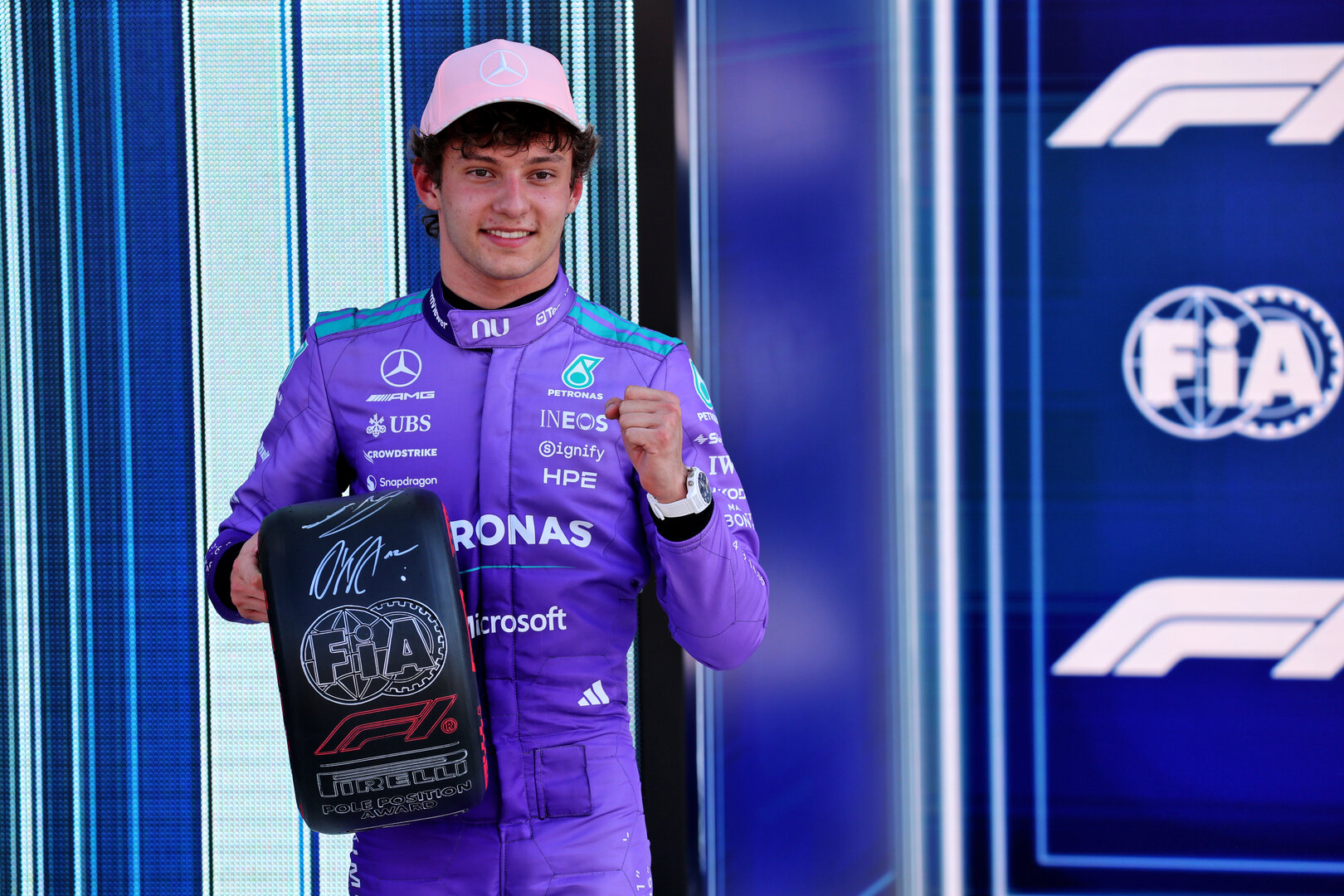 GP MIAMI, Pole sitter Andrea Kimi Antonelli (ITA) Mercedes AMG Formula One Team celebrates with the Pirelli Pole Position Award in qualifying parc ferme.
02.05.2026. Formula 1 World Championship, Rd 4, Miami Grand Prix, Miami, Florida, USA, Sprint e Qualifiche Day.
- www.xpbimages.com, EMail: requests@xpbimages.com © Copyright: Batchelor / XPB Images