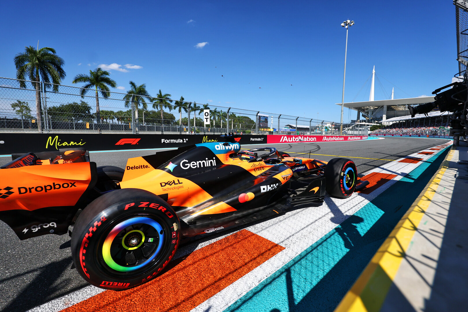 GP MIAMI, Oscar Piastri (AUS) McLaren F1 Team MCL40.
02.05.2026. Formula 1 World Championship, Rd 4, Miami Grand Prix, Miami, Florida, USA, Sprint e Qualifiche Day.
- www.xpbimages.com, EMail: requests@xpbimages.com © Copyright: Bearne / XPB Images