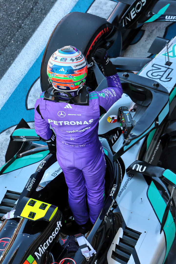 GP MIAMI, Andrea Kimi Antonelli (ITA) Mercedes AMG Formula One Team W17 celebrates his pole position in qualifying parc ferme.
02.05.2026. Formula 1 World Championship, Rd 4, Miami Grand Prix, Miami, Florida, USA, Sprint e Qualifiche Day.
- www.xpbimages.com, EMail: requests@xpbimages.com © Copyright: Moy / XPB Images